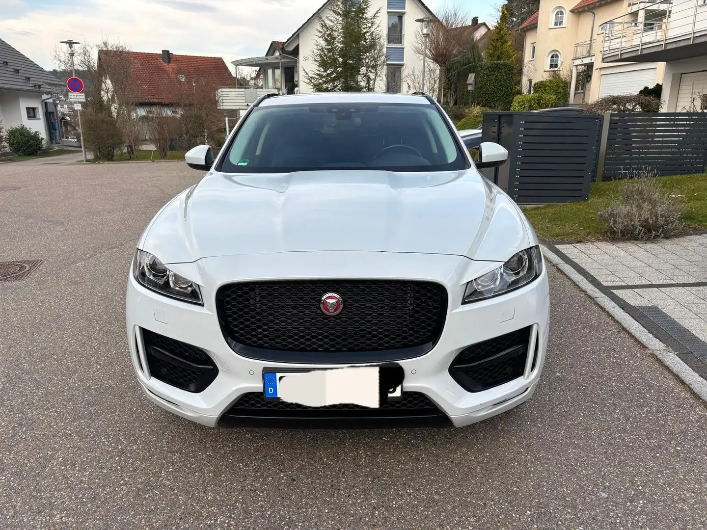 Jaguar F-Pace F-Pace+25d+AWD+Aut.+R-Sport White - 1