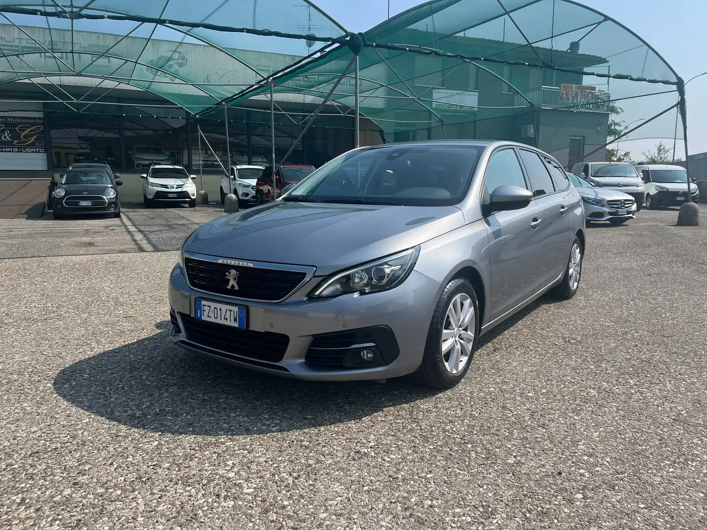 Peugeot 308 SW 1.5 bluehdi Business EAT8 S&S Grau - 1