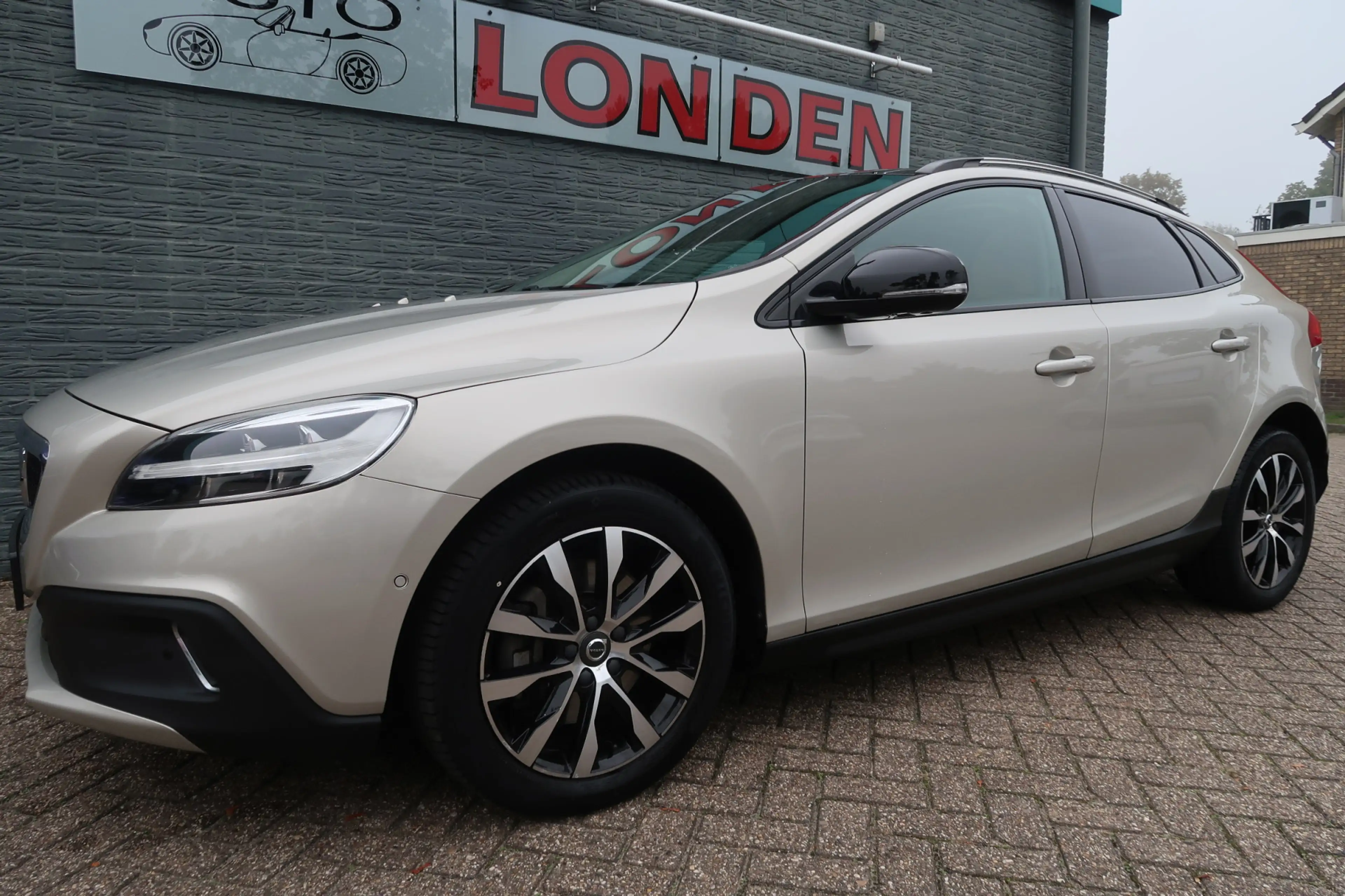 Volvo V40 Cross Country 1.5 T3 Polar+ Luxury Bij ons bedrijf in onderhoud — photo 6
