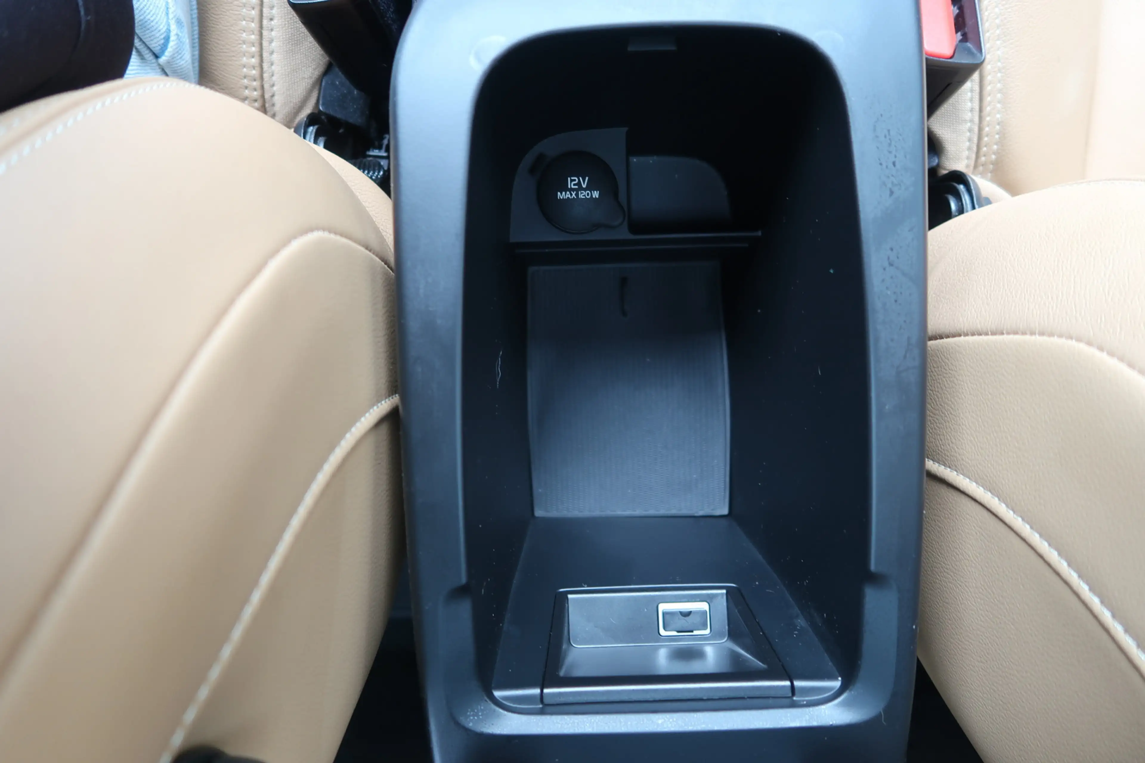 Volvo V40 Cross Country 1.5 T3 Polar+ Luxury Bij ons bedrijf in onderhoud — photo 16