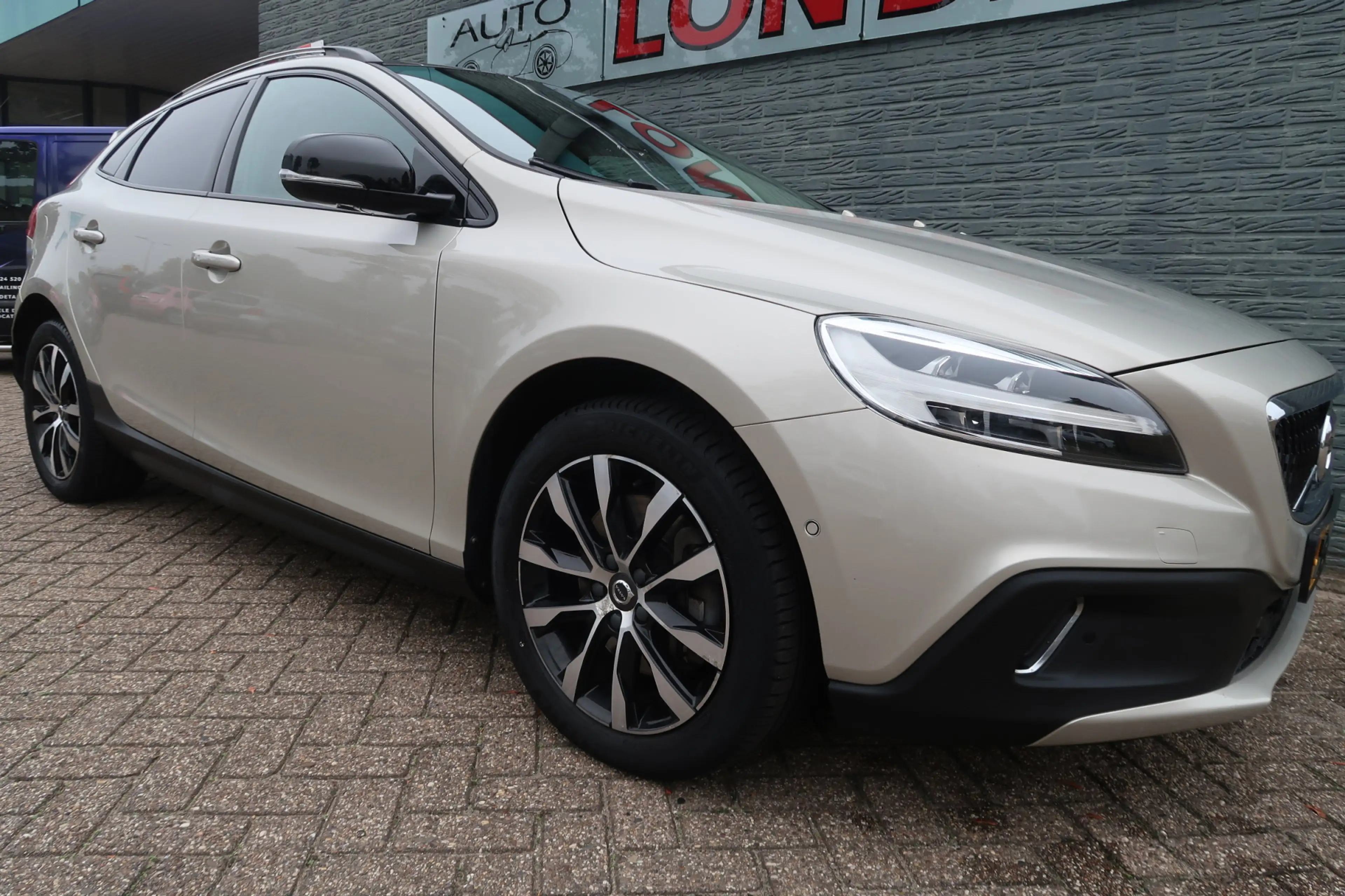 Volvo V40 Cross Country 1.5 T3 Polar+ Luxury Bij ons bedrijf in onderhoud — photo 5