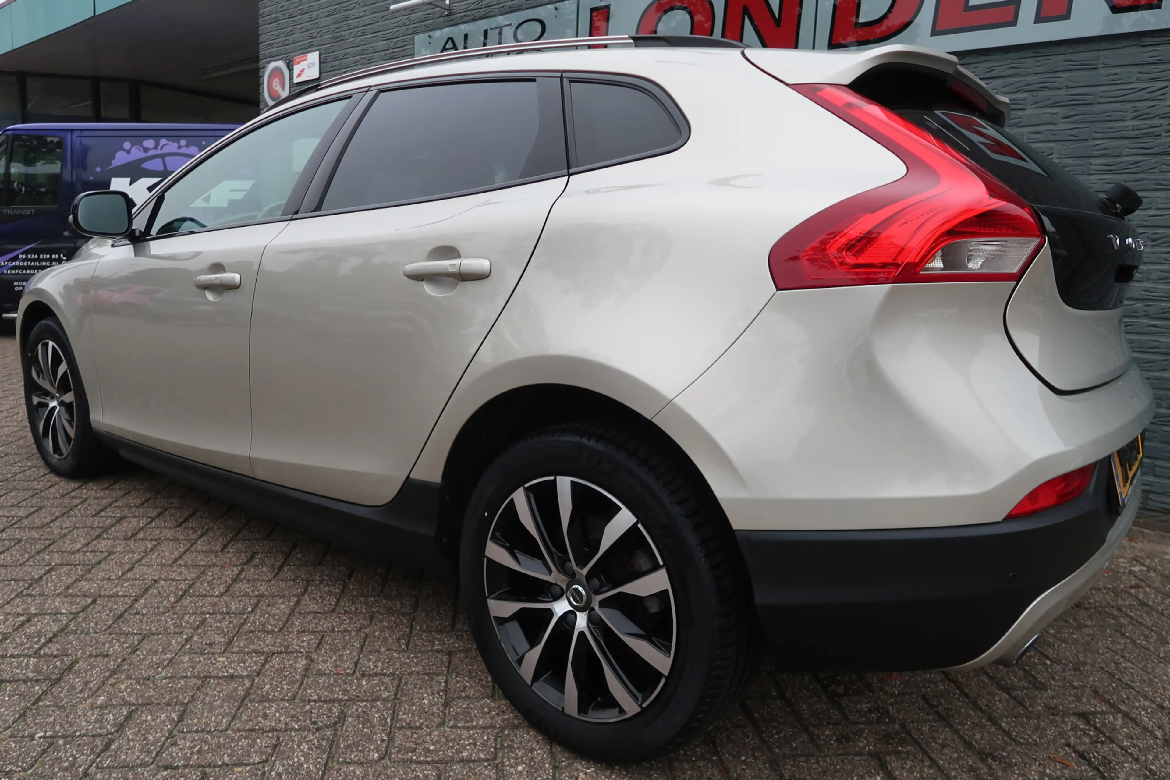 Volvo V40 Cross Country 1.5 T3 Polar+ Luxury Bij ons bedrijf in onderhoud — photo 34
