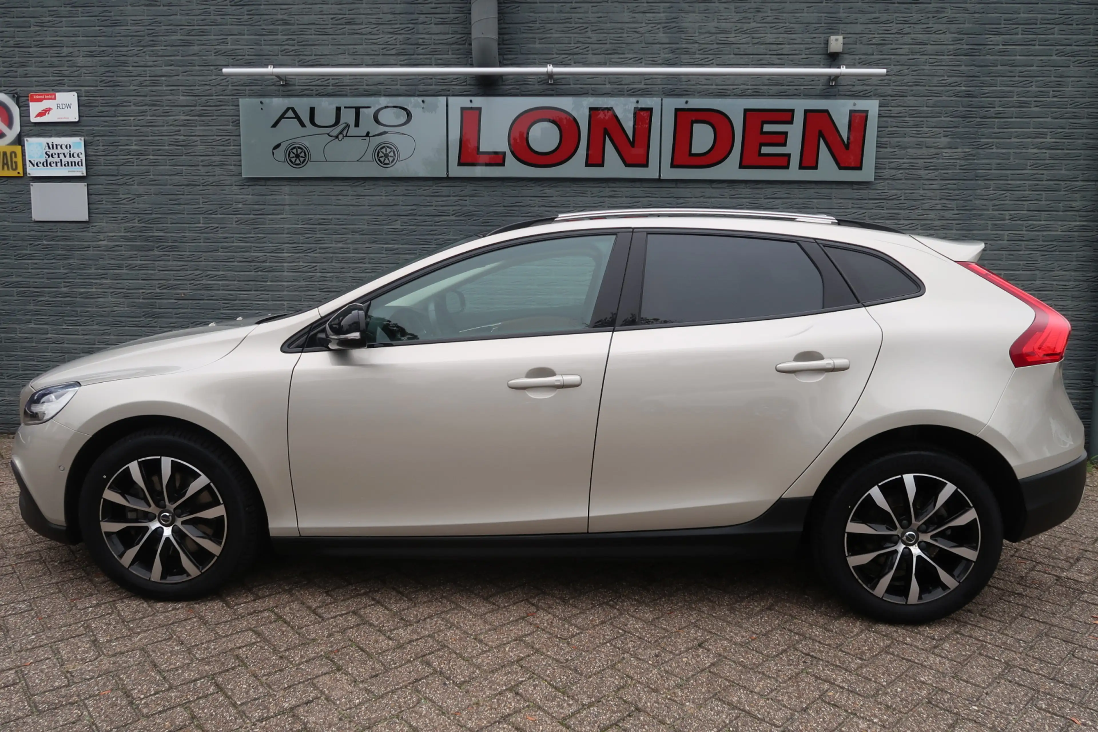 Volvo V40 Cross Country 1.5 T3 Polar+ Luxury Bij ons bedrijf in onderhoud — photo 4