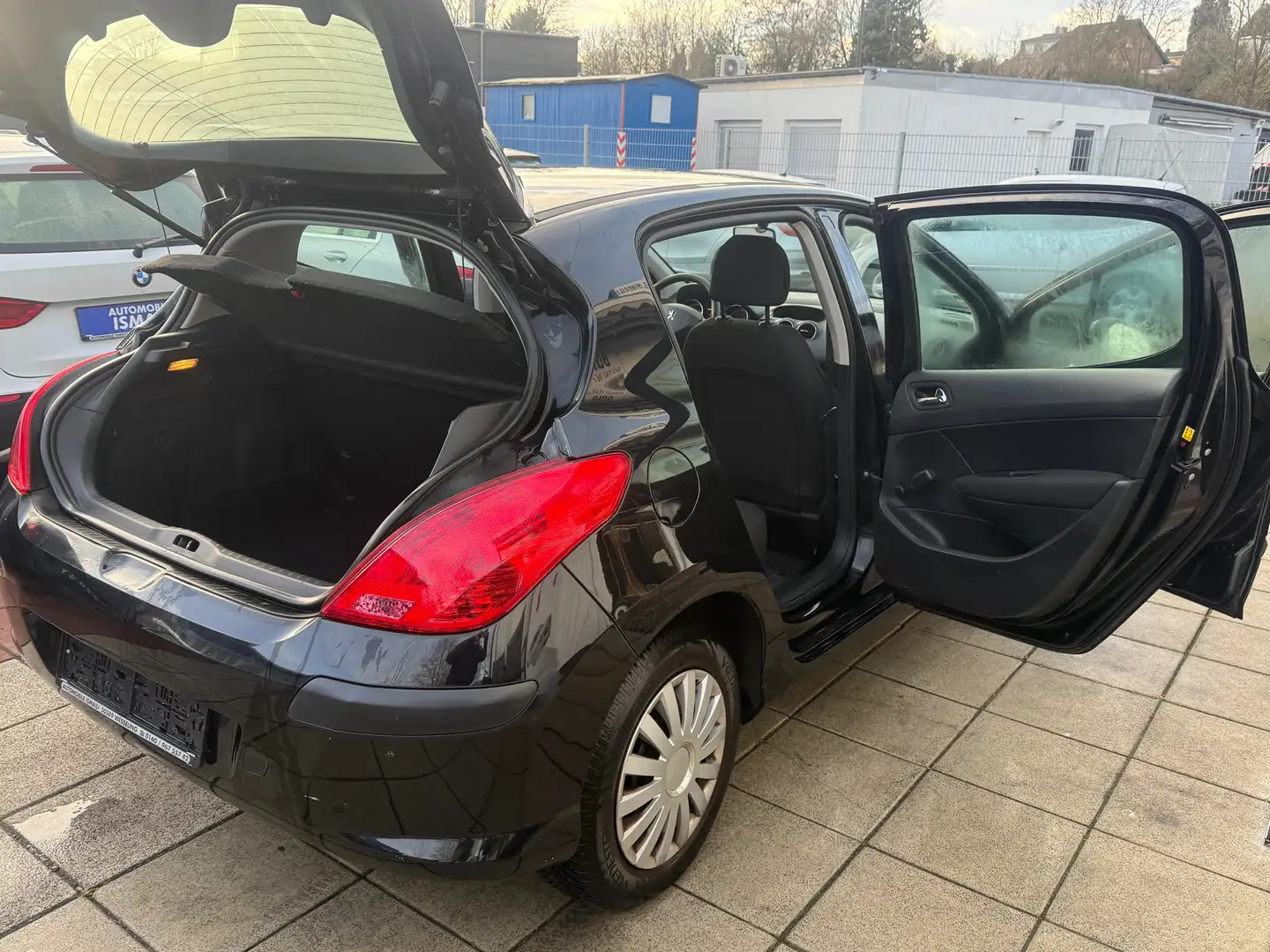 Peugeot 308 Tendance Schwarz - 2