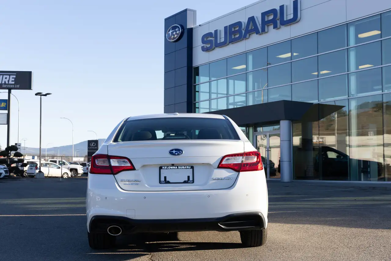 Subaru Legacy снимка Subaru Legacy