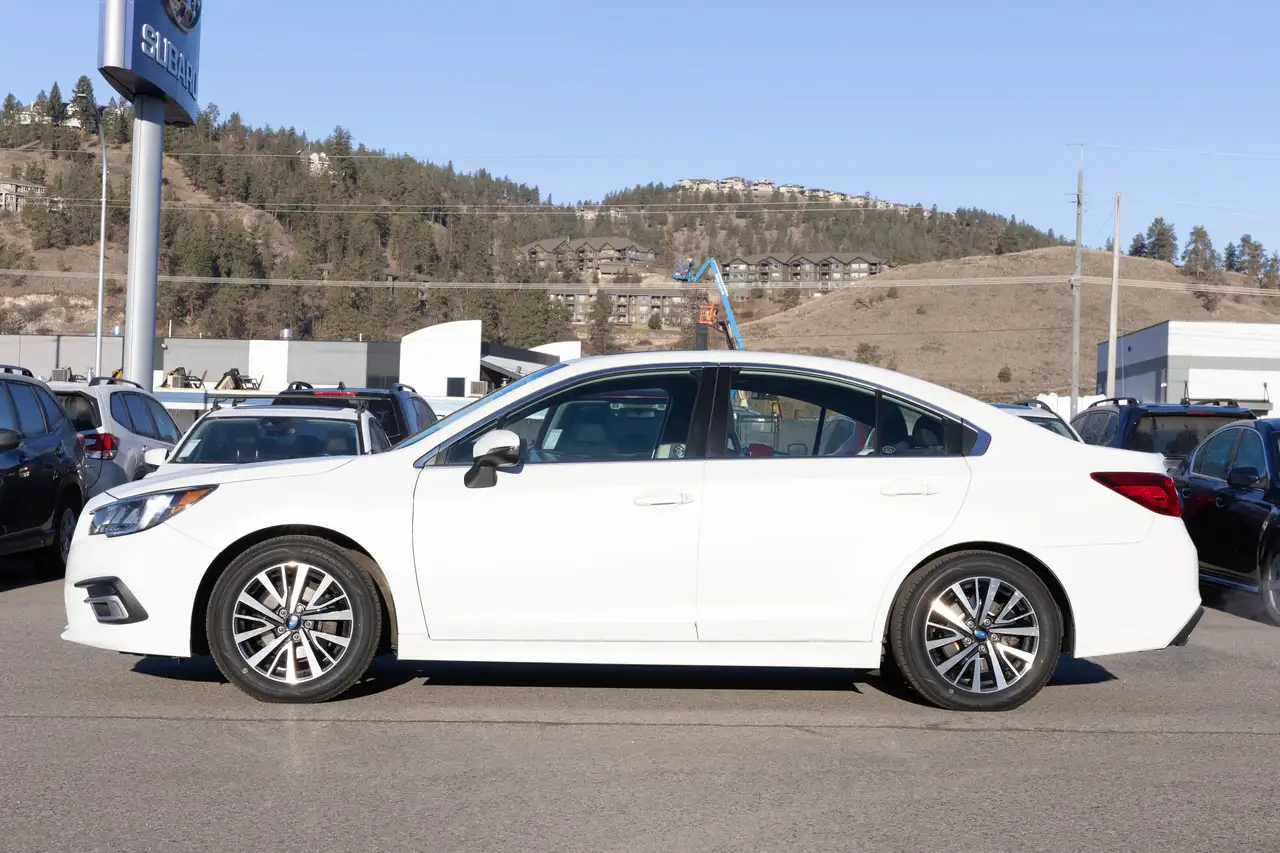 Subaru Legacy снимка Subaru Legacy