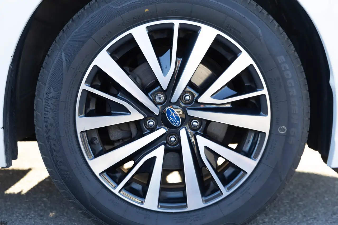 Subaru Legacy снимка Subaru Legacy