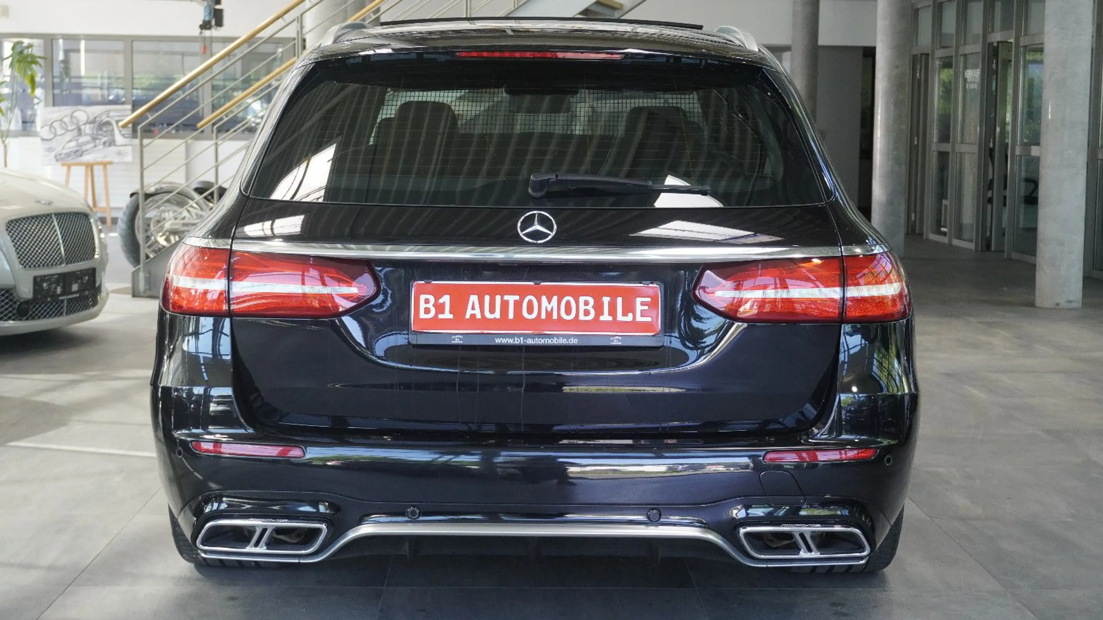 Mercedes-Benz E 63 AMG E 63 S AMG 4Matic T*ACC*PANO*360°-KAM*20" — photo 5