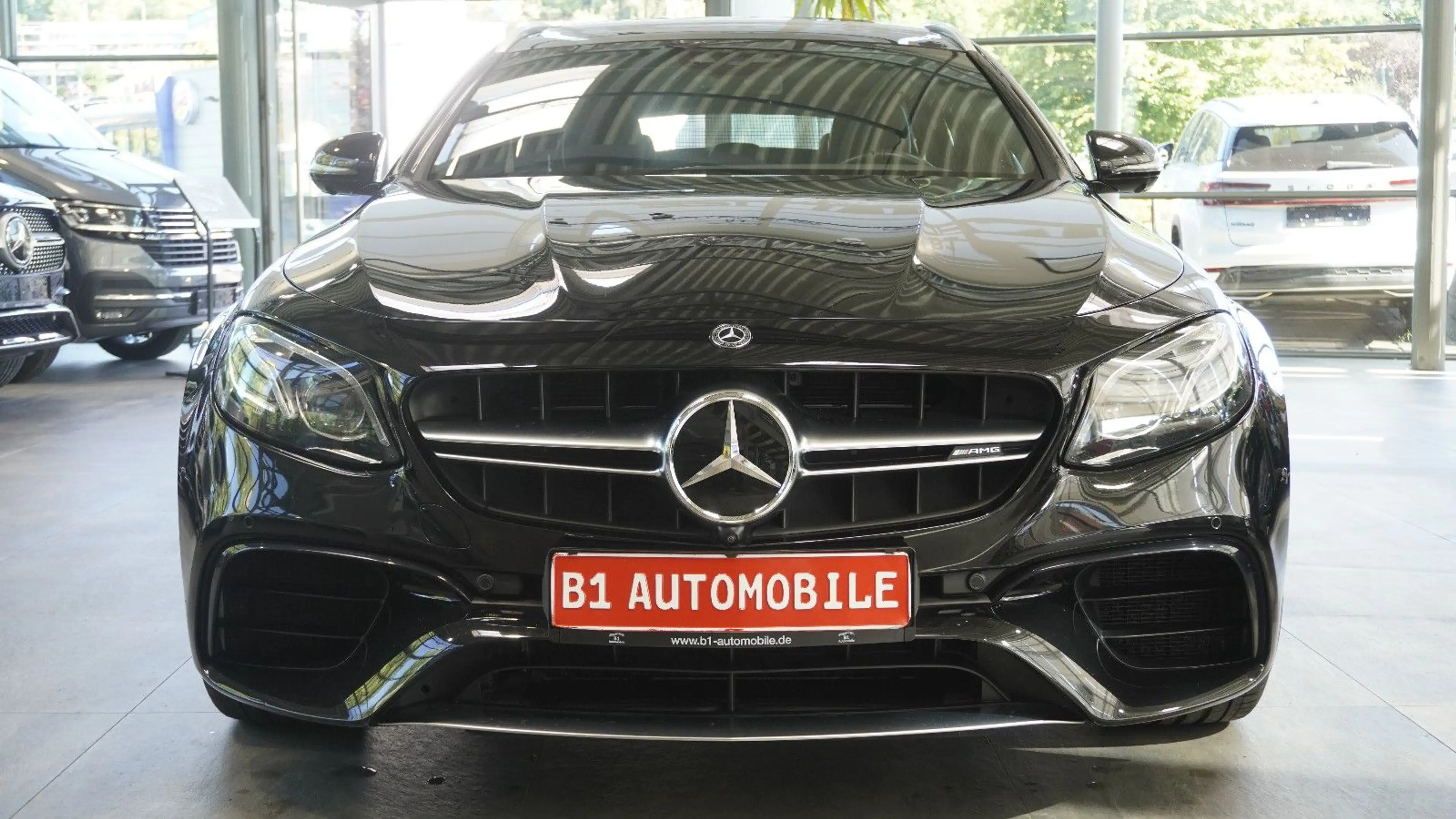 Mercedes-Benz E 63 AMG E 63 S AMG 4Matic T*ACC*PANO*360°-KAM*20" — photo 2