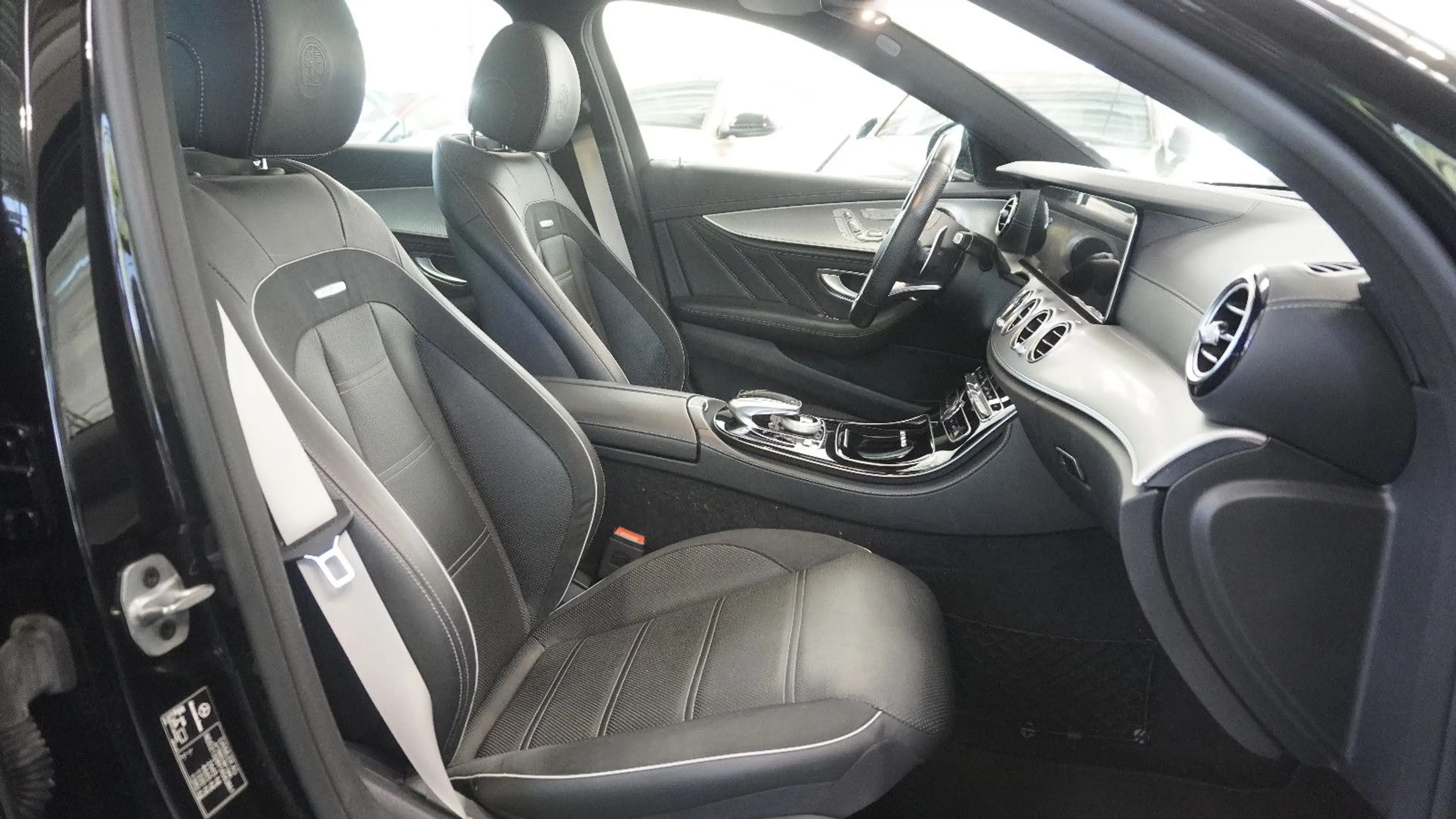 Mercedes-Benz E 63 AMG E 63 S AMG 4Matic T*ACC*PANO*360°-KAM*20" — photo 9