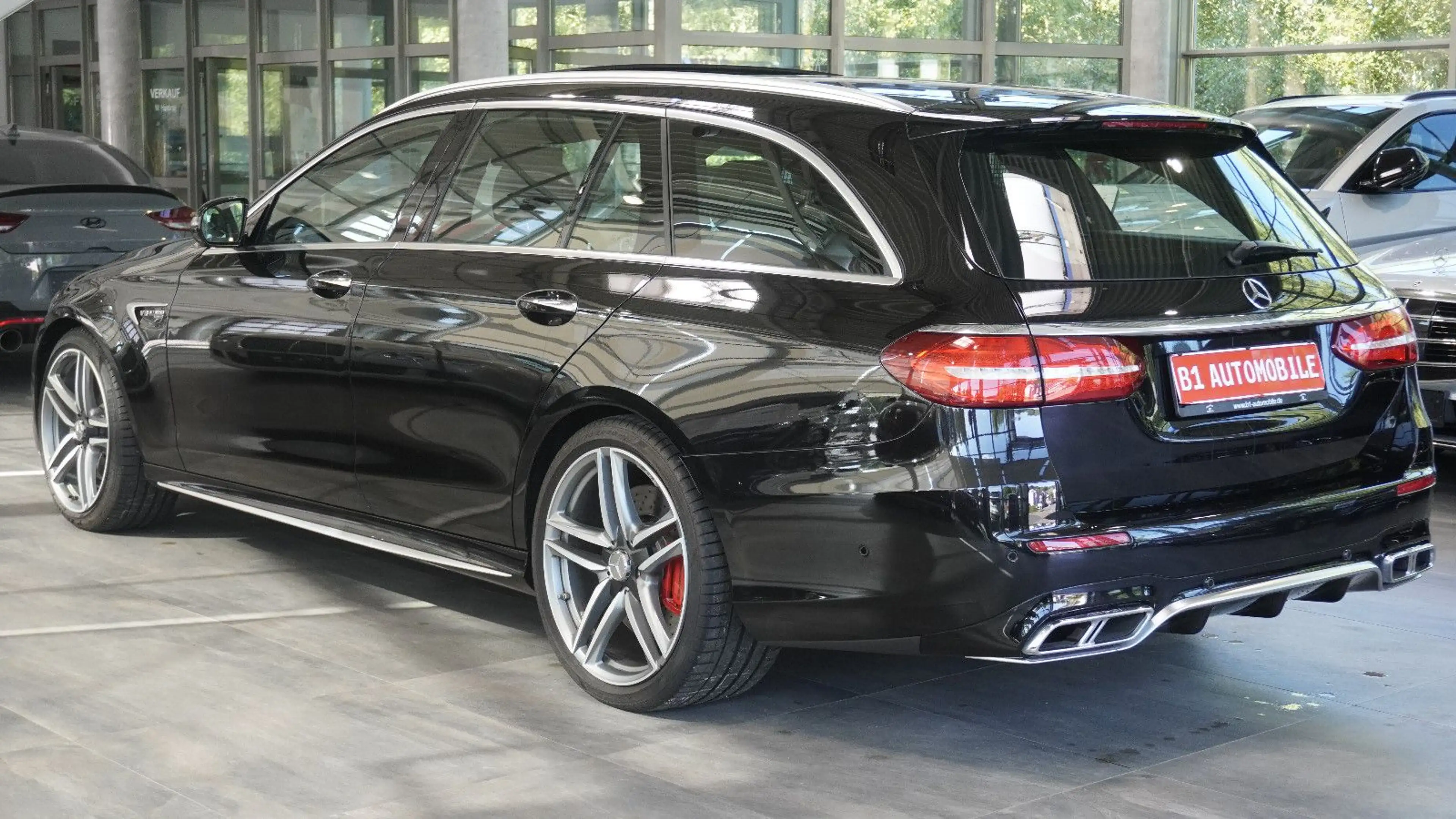 Mercedes-Benz E 63 AMG E 63 S AMG 4Matic T*ACC*PANO*360°-KAM*20" — photo 6