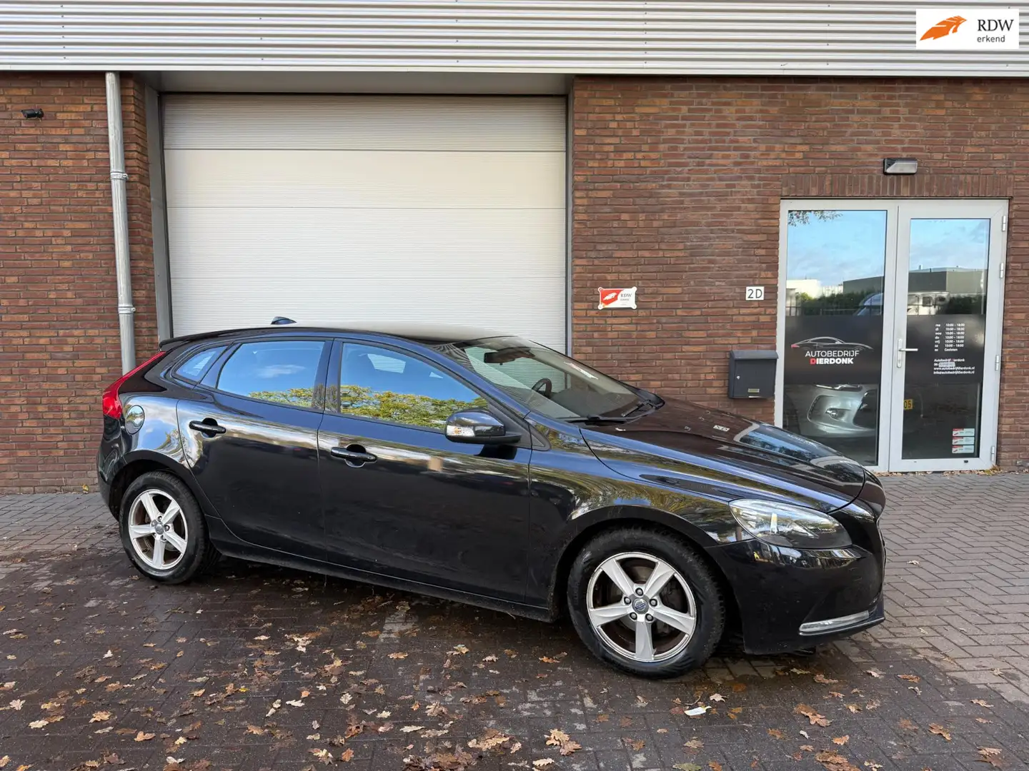 Volvo V40 1.6 D2 Momentum|AIRCO|NIEUWE APK|LEUKE AUTO Noir - 1