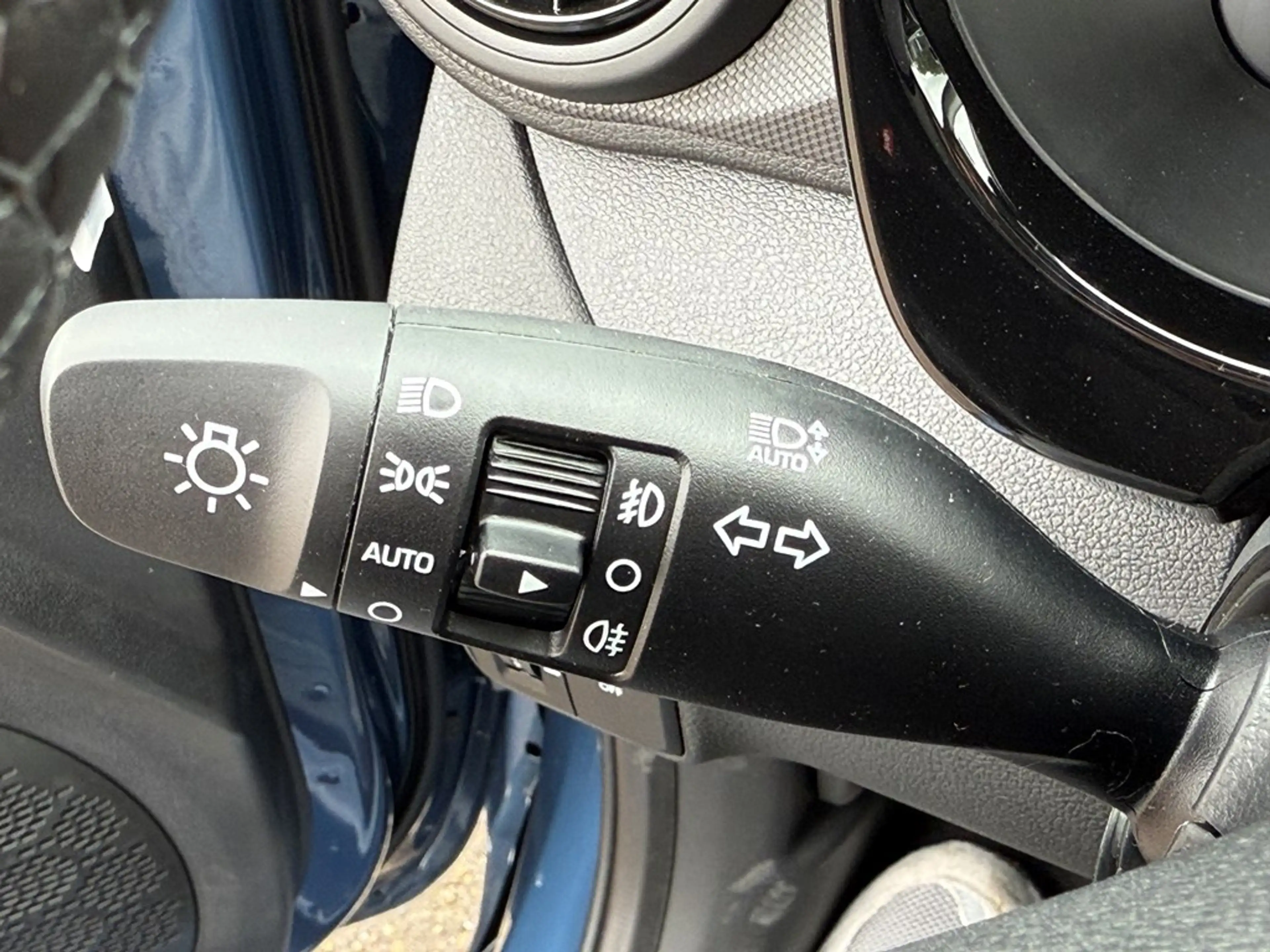Hyundai i10 1.0i 5AMT - techno — photo 11