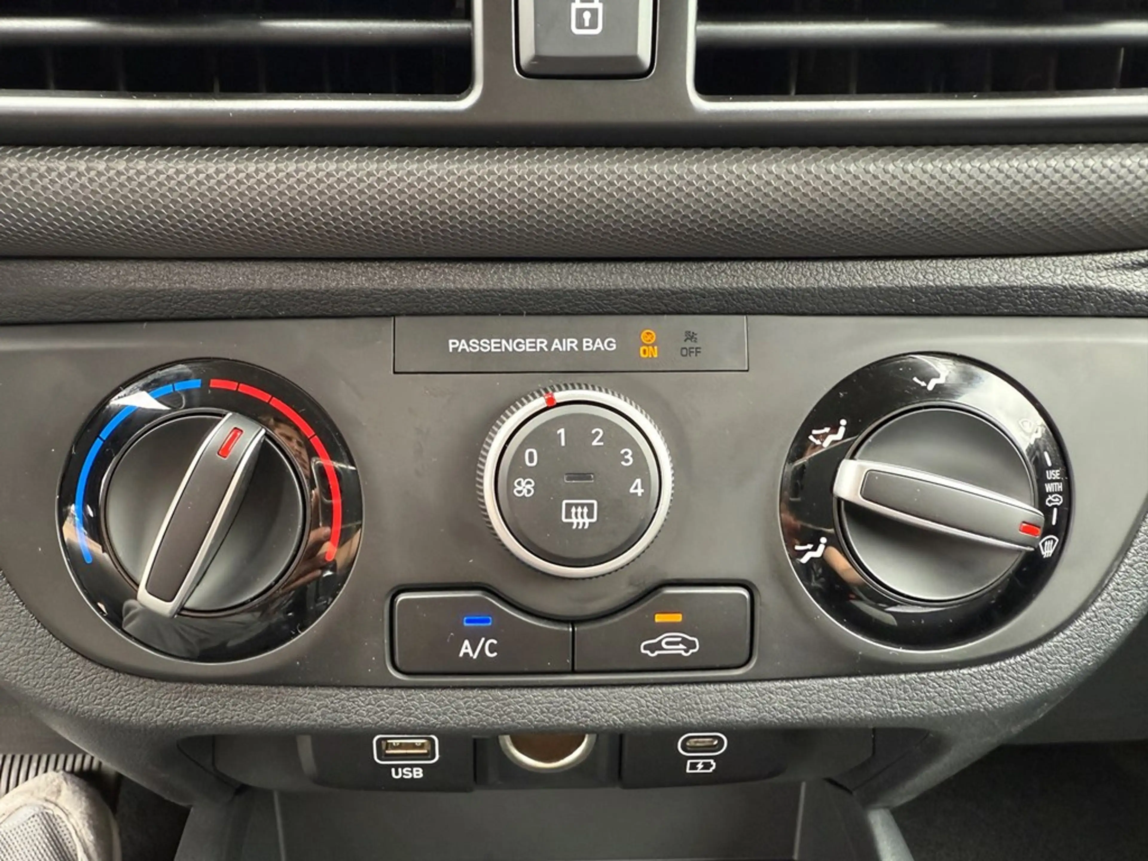 Hyundai i10 1.0i 5AMT - techno — photo 13
