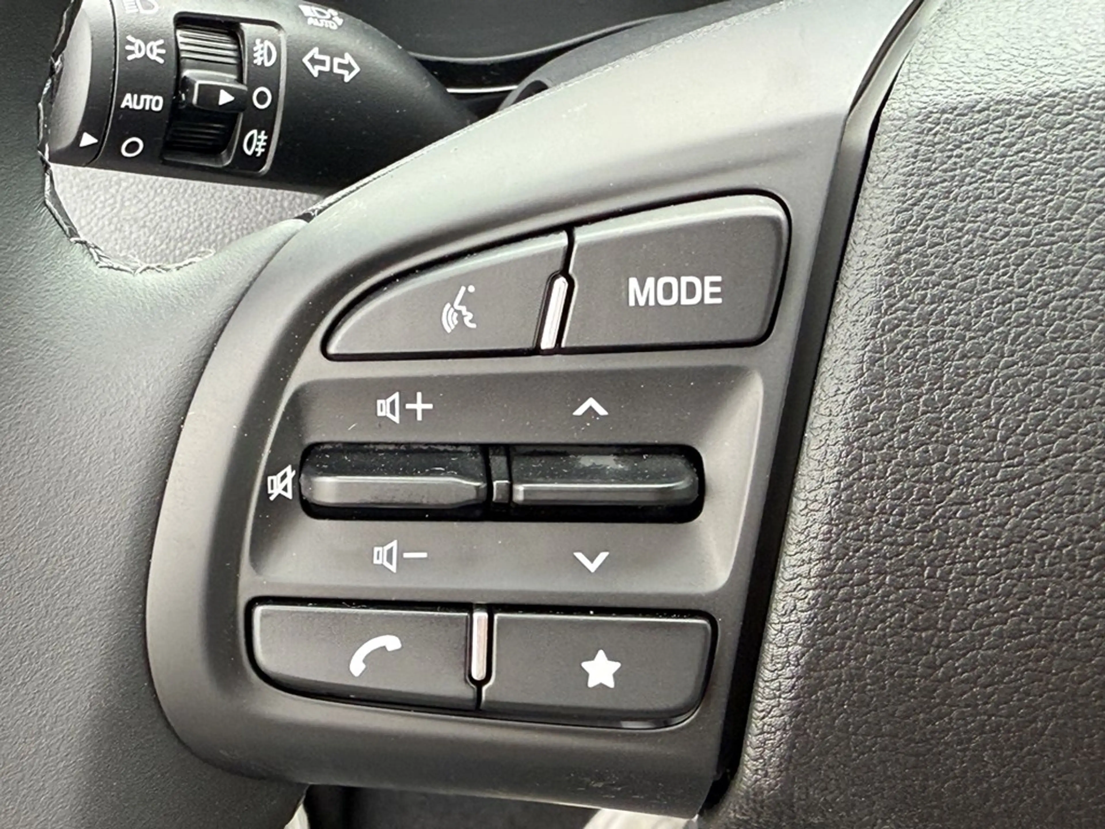 Hyundai i10 1.0i 5AMT - techno — photo 12