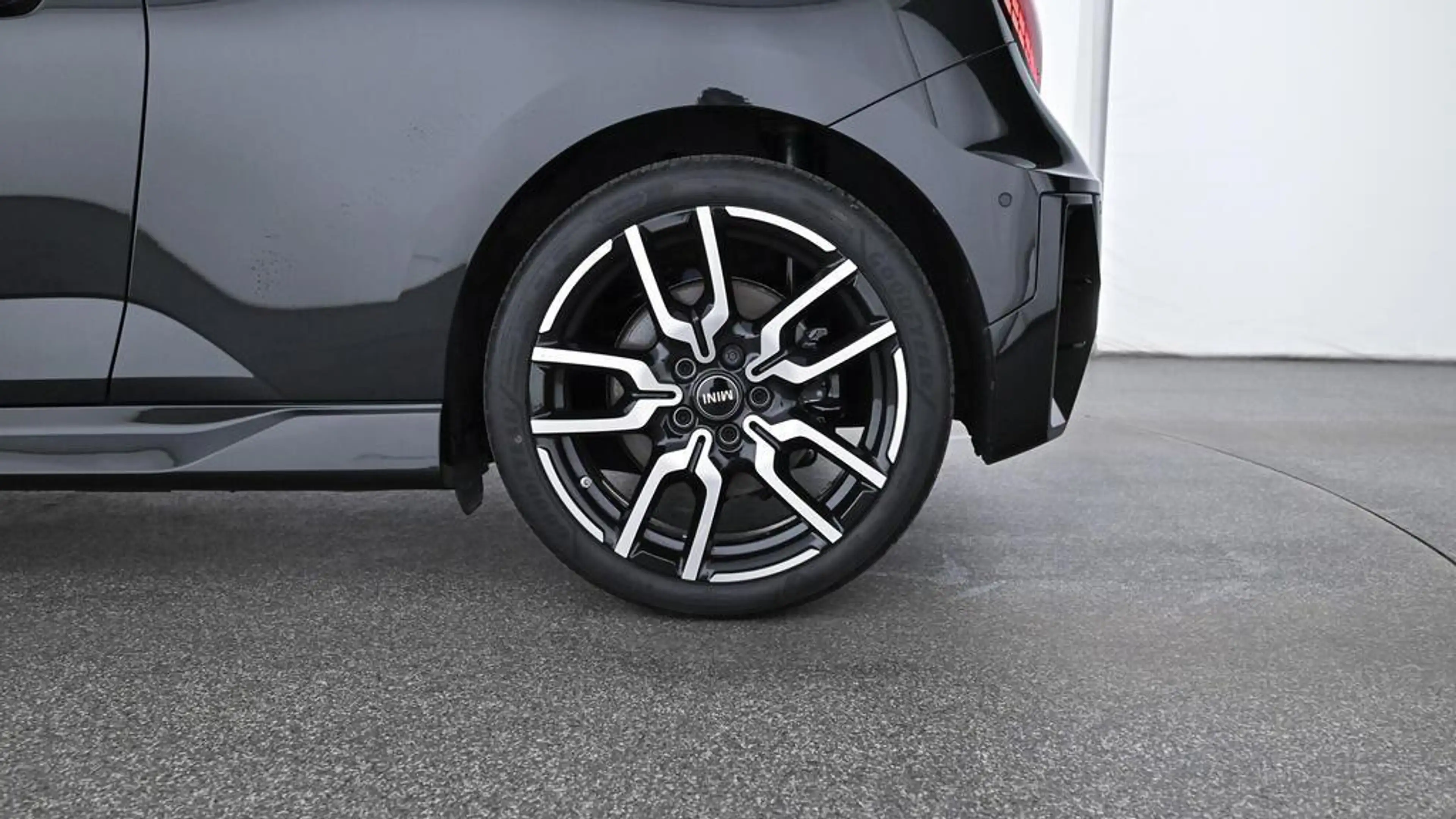 MINI Cooper E John Cooper Works Trim — photo 10