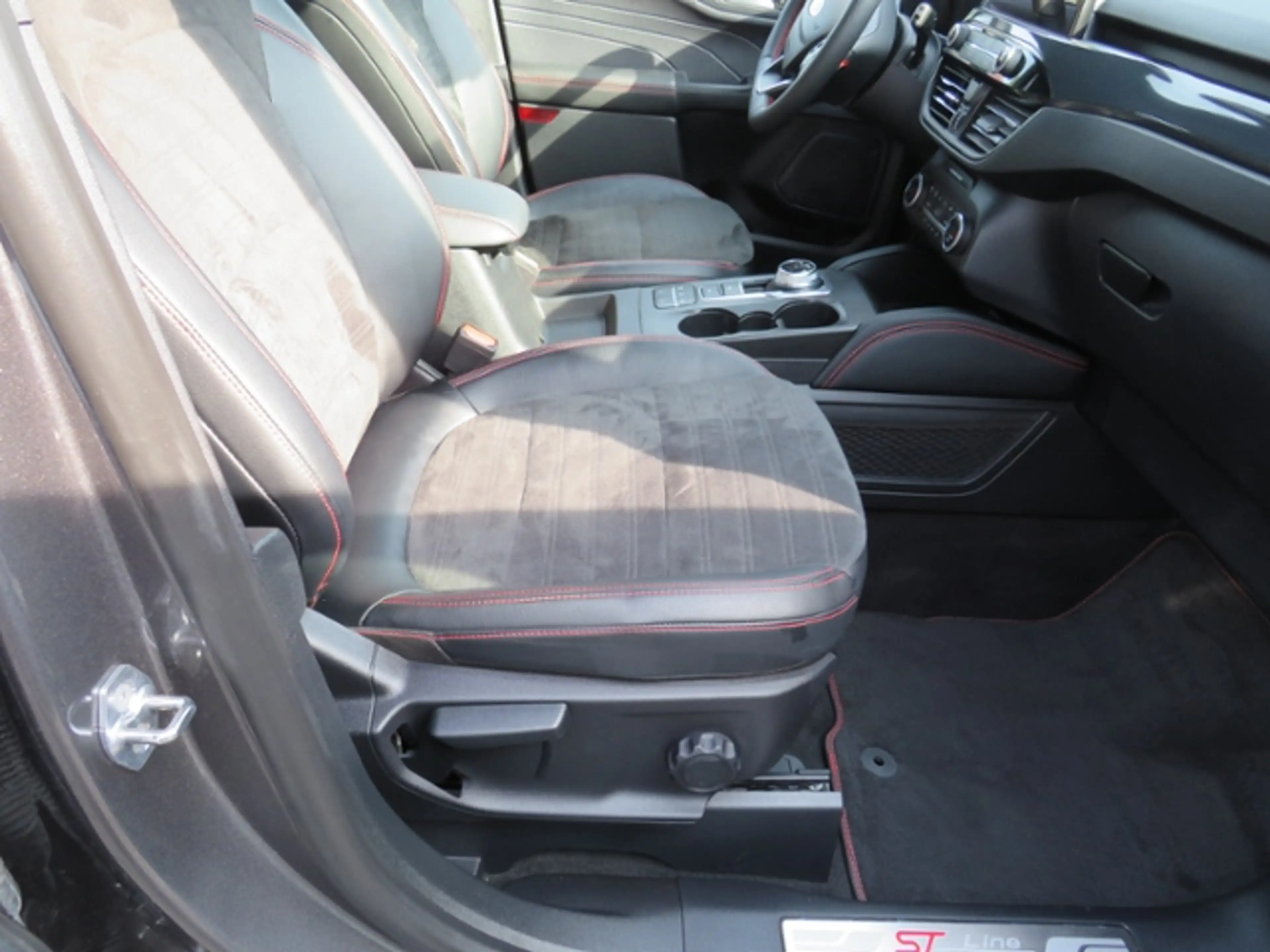 Ford Kuga Plug-In Hybrid ST-Line X Klima LED Navi Alu — photo 9
