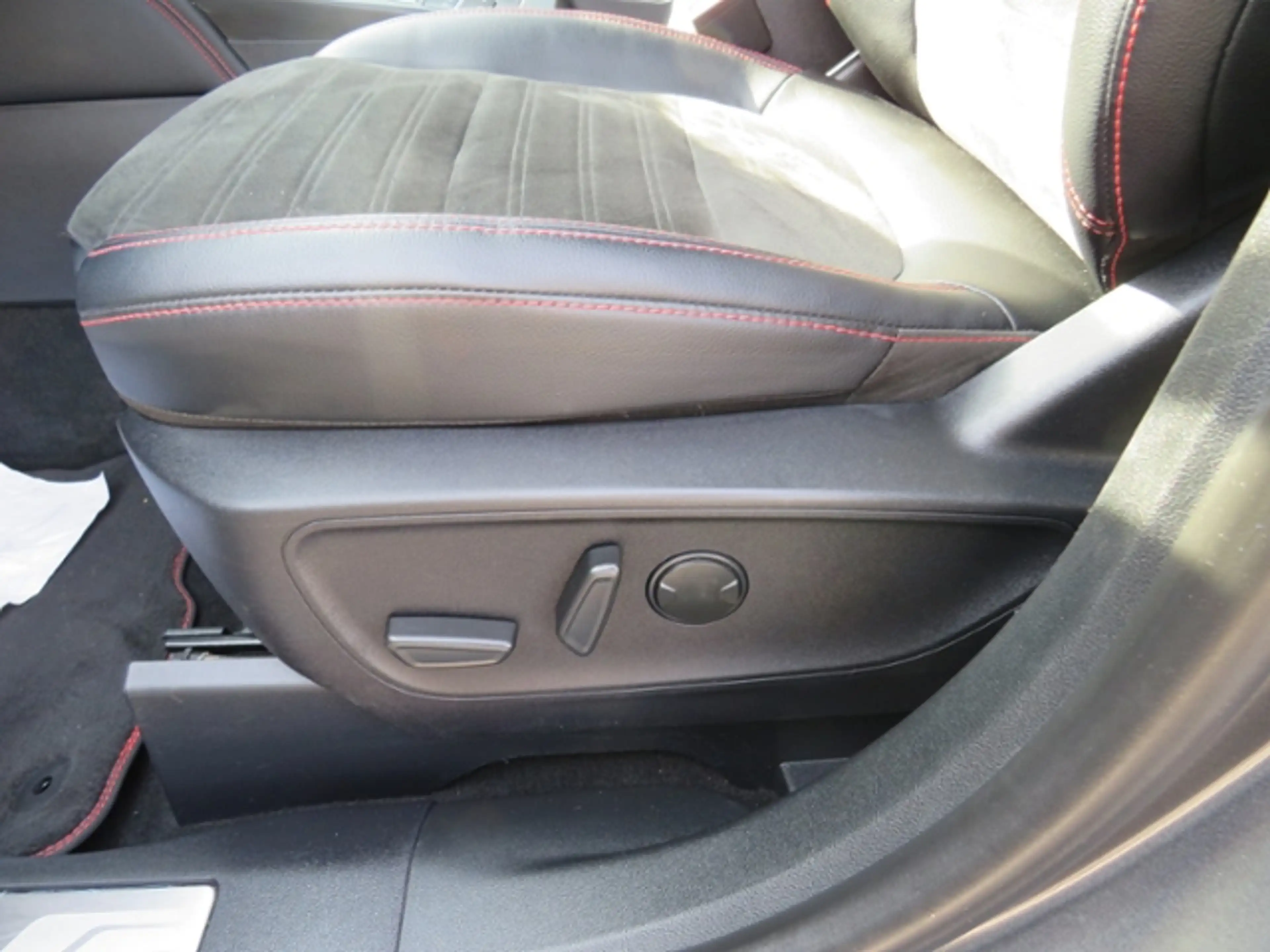 Ford Kuga Plug-In Hybrid ST-Line X Klima LED Navi Alu — photo 22