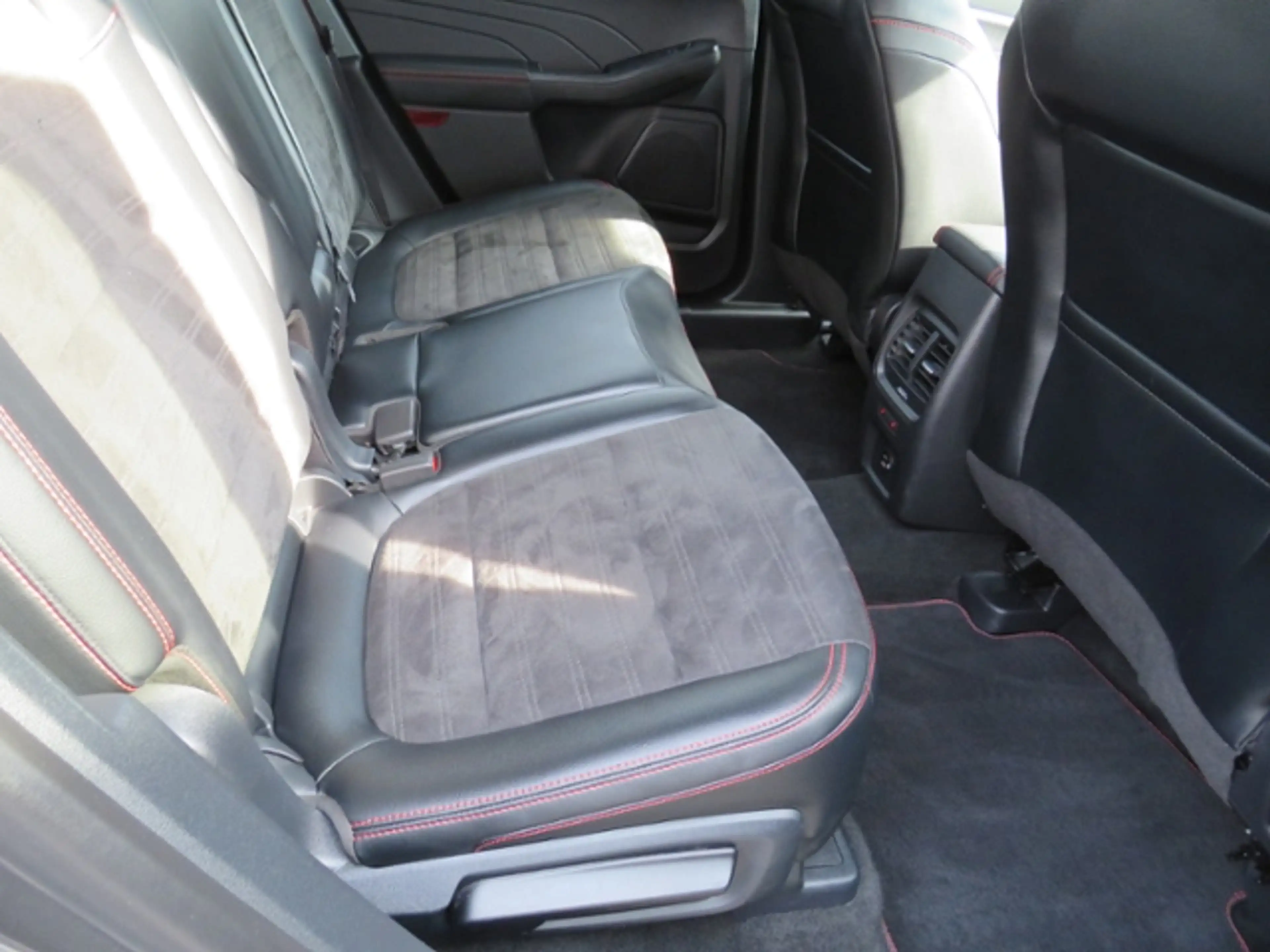 Ford Kuga Plug-In Hybrid ST-Line X Klima LED Navi Alu — photo 13