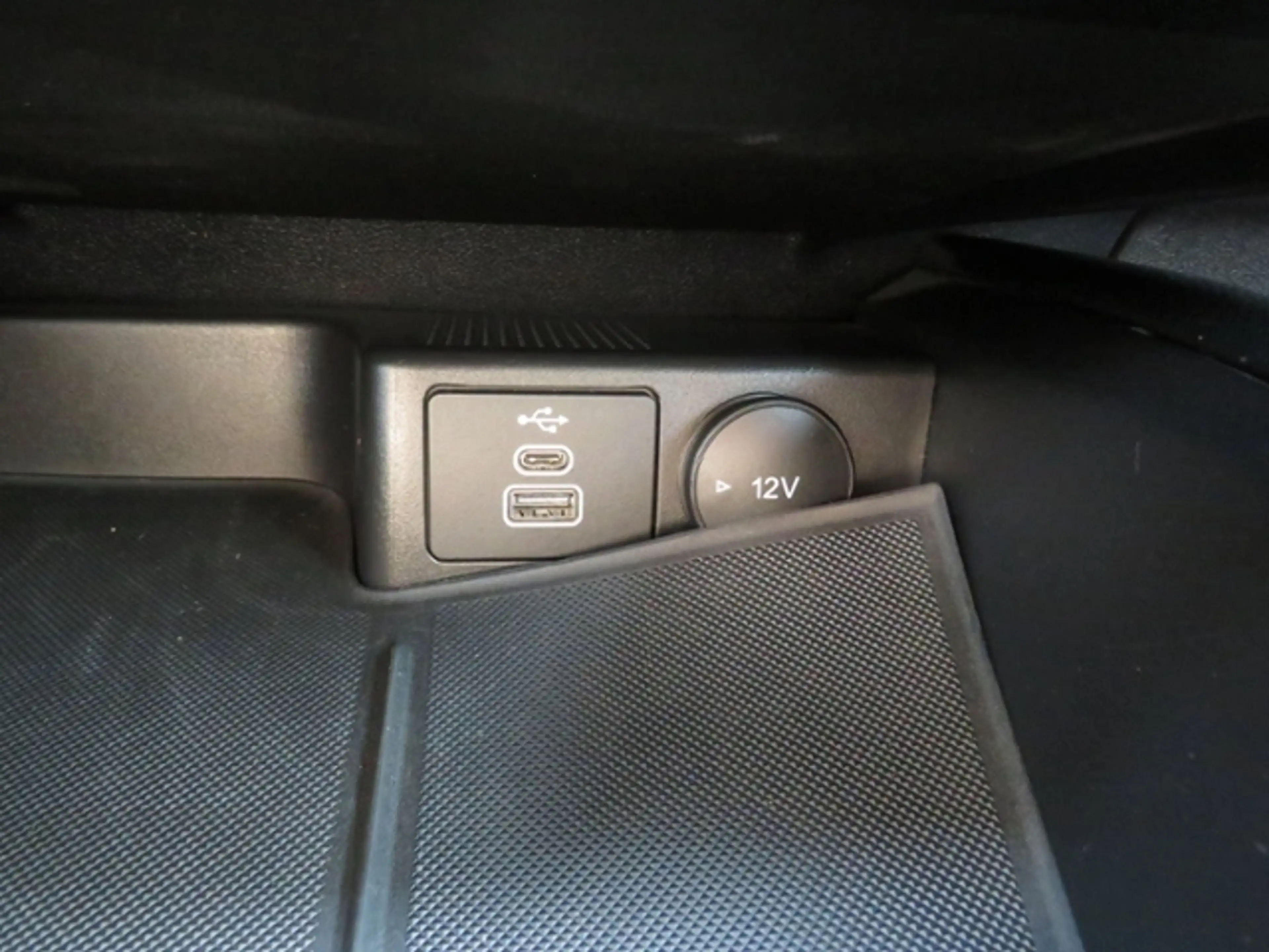 Ford Kuga Plug-In Hybrid ST-Line X Klima LED Navi Alu — photo 29