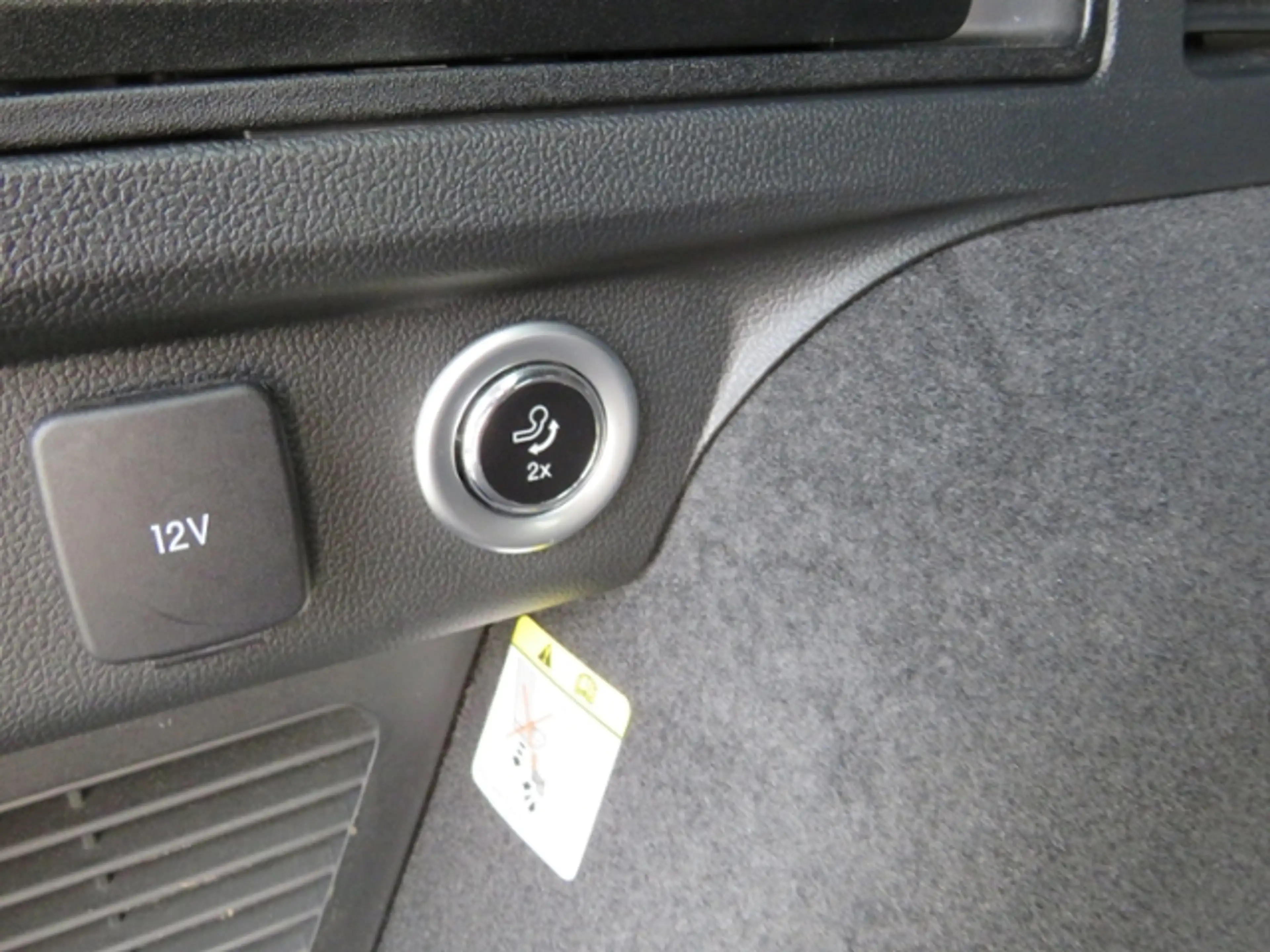 Ford Kuga Plug-In Hybrid ST-Line X Klima LED Navi Alu — photo 16