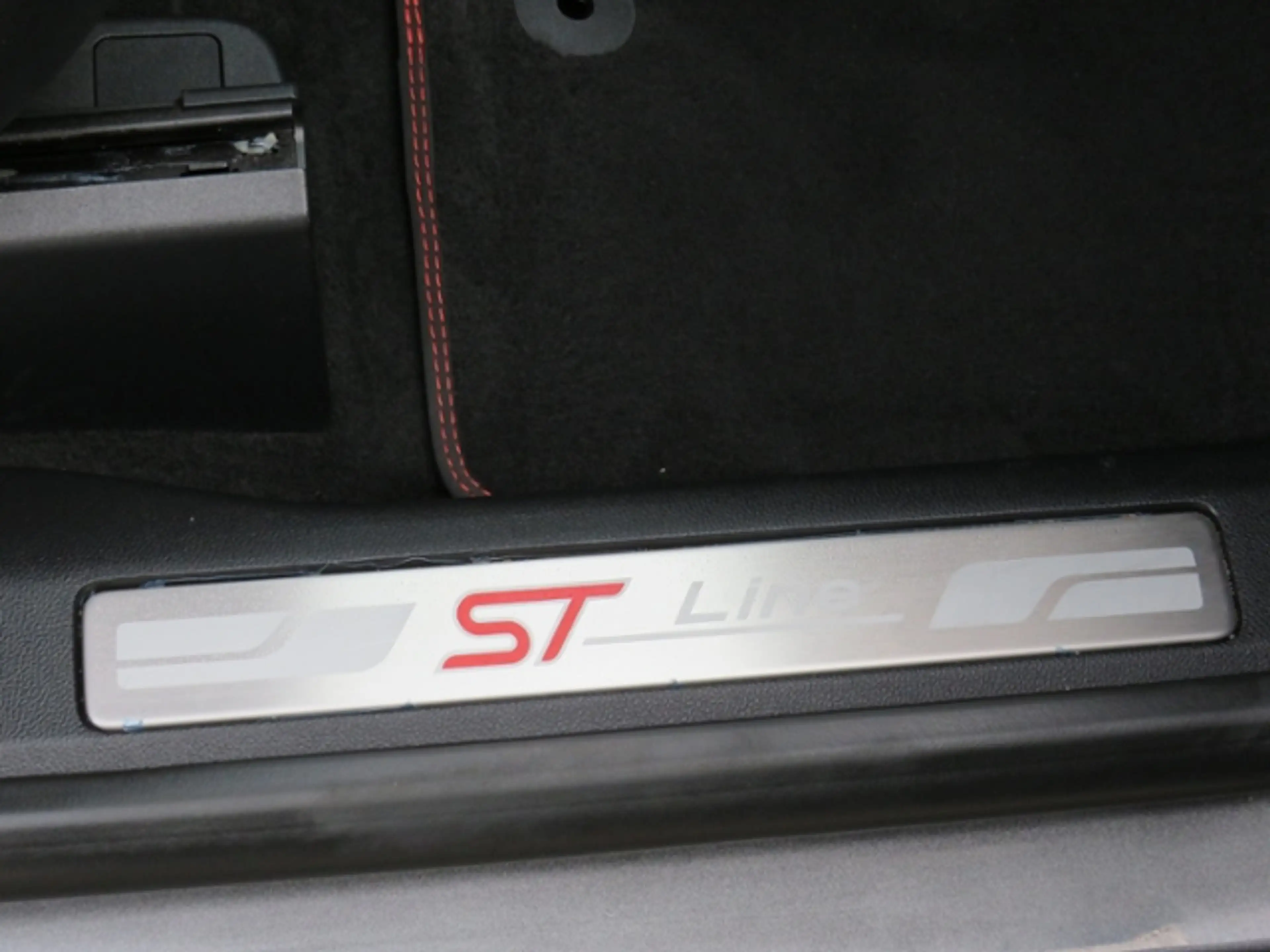 Ford Kuga Plug-In Hybrid ST-Line X Klima LED Navi Alu — photo 8