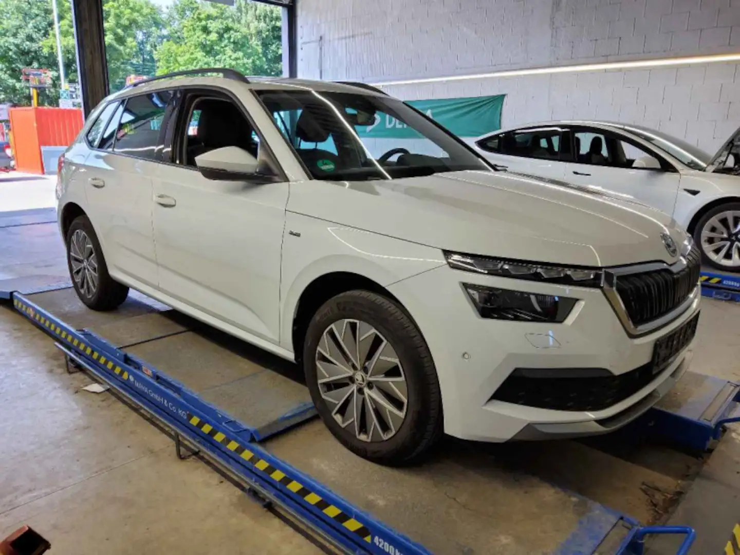 Skoda Kamiq 1.5 TSI CleverOPF Panorama, Autom, AHK Weiß - 1
