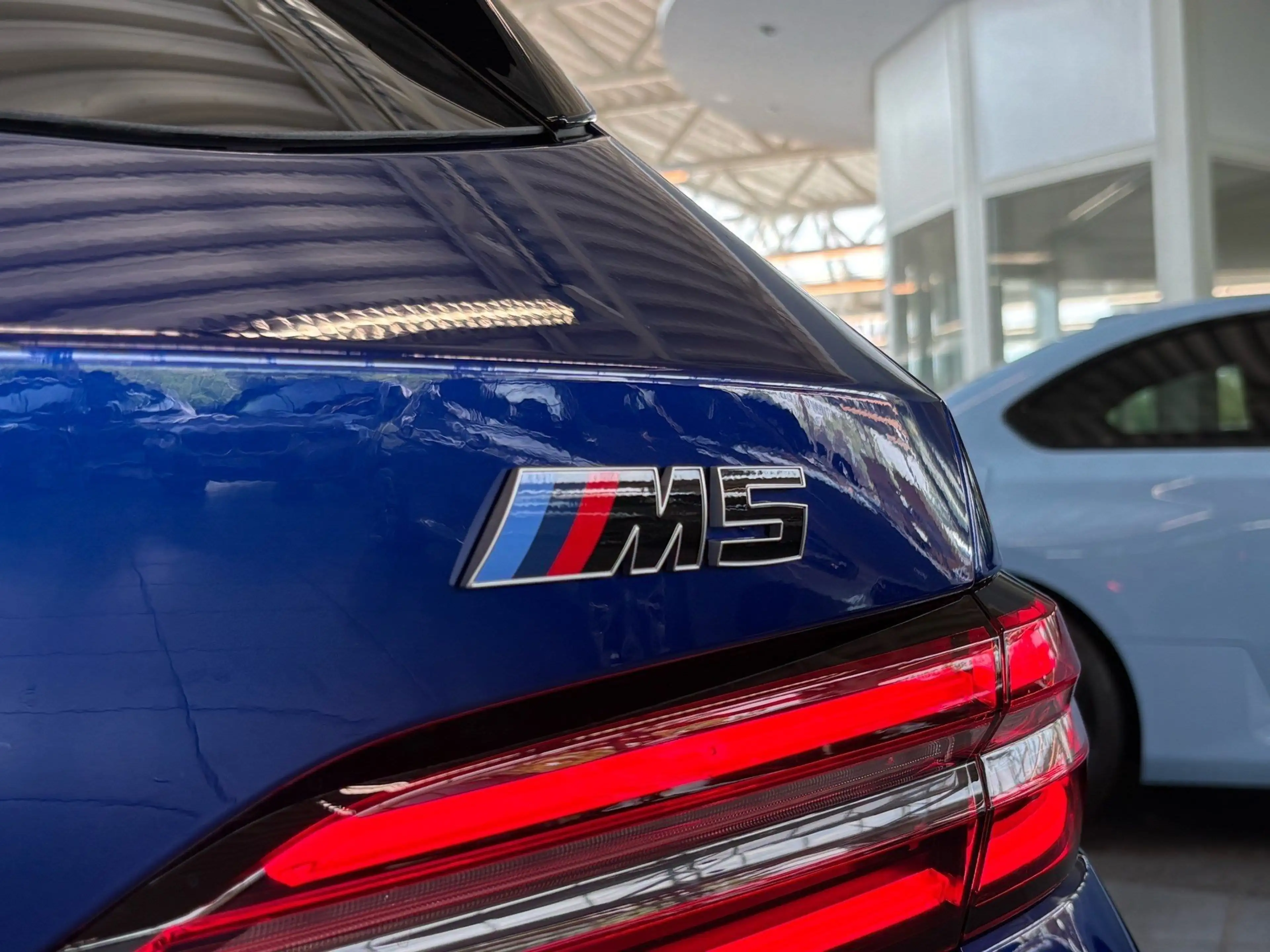 BMW M5 Touring M Driver´s Package DA/PA Prof PANO B/W — photo 5