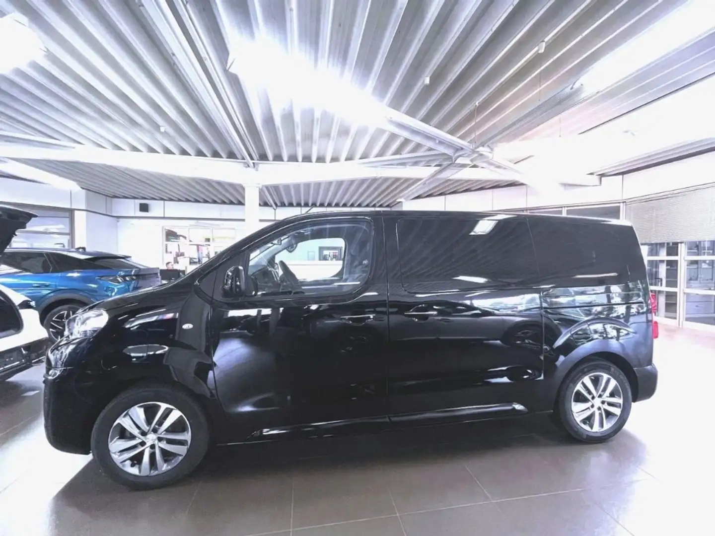 Peugeot Traveller e- Allure L2 75kWh Pano Leder Massage Zwart - 2