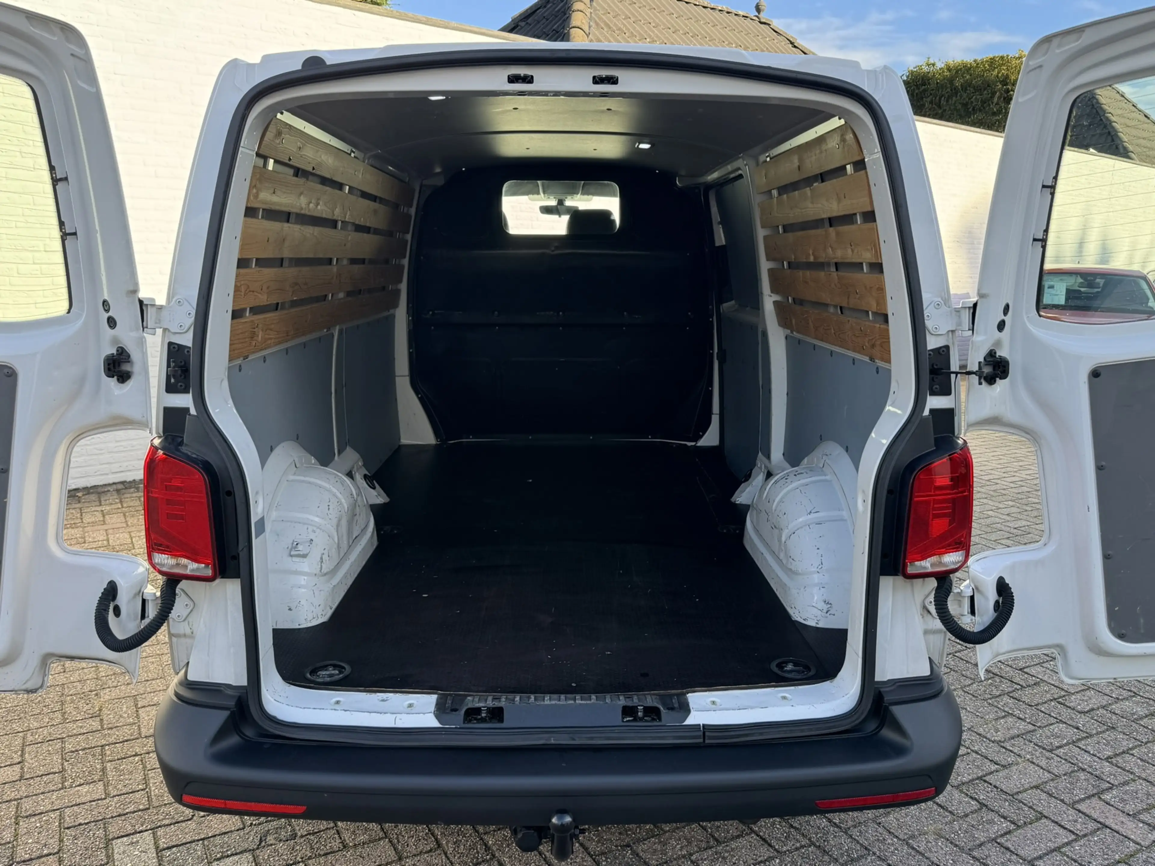 Volkswagen Transporter 2.0 TDI L2H3 28 Comfortline Carplay Cruise Navigat — photo 2