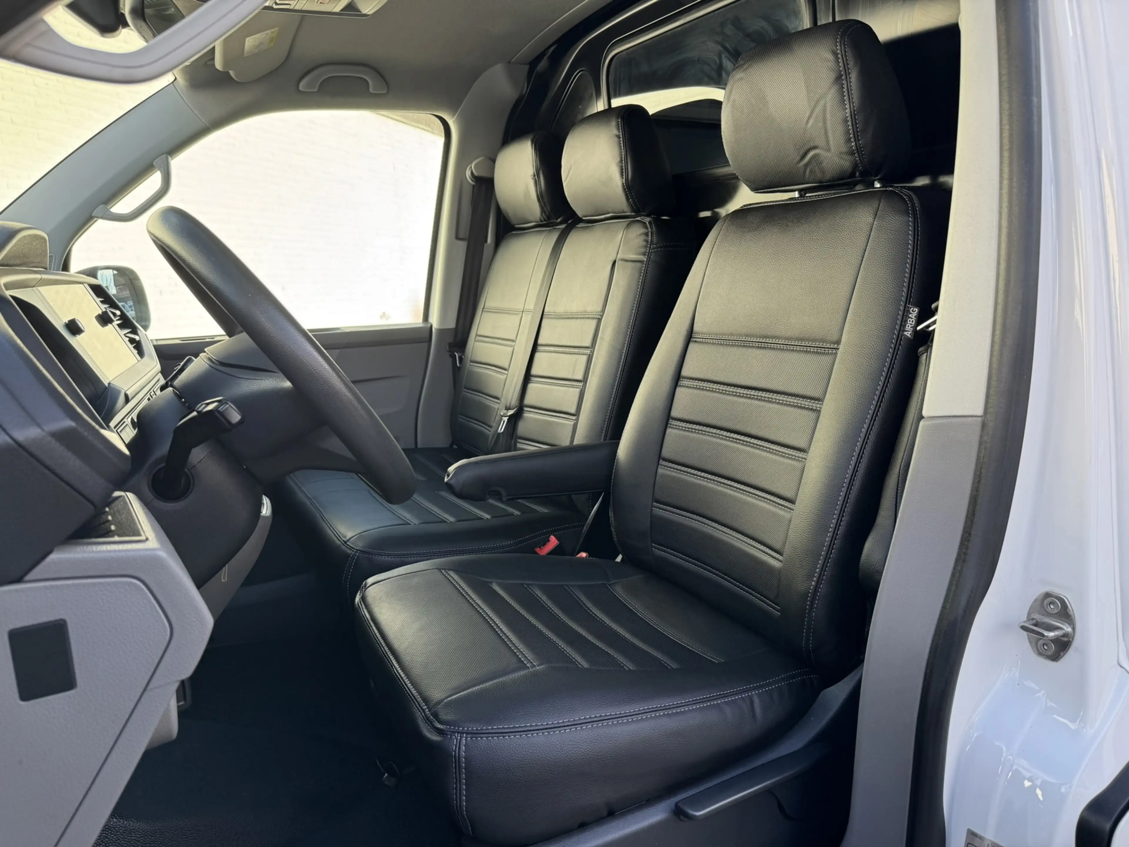 Volkswagen Transporter 2.0 TDI L2H3 28 Comfortline Carplay Cruise Navigat — photo 3