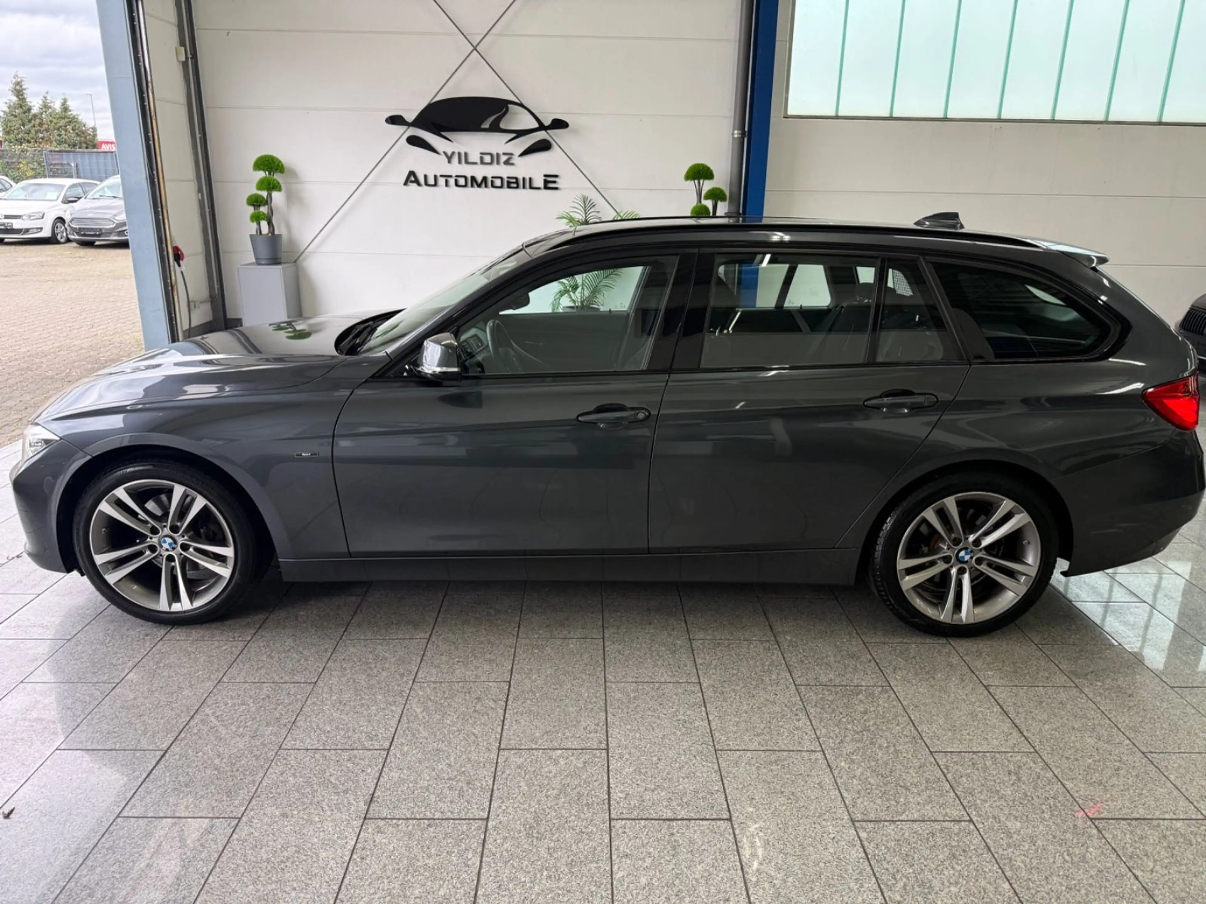 BMW 320 d*SPORT*AUTO*PANO*NAVI*CAM*HUD*BI-XN*LED*TMP — photo 10