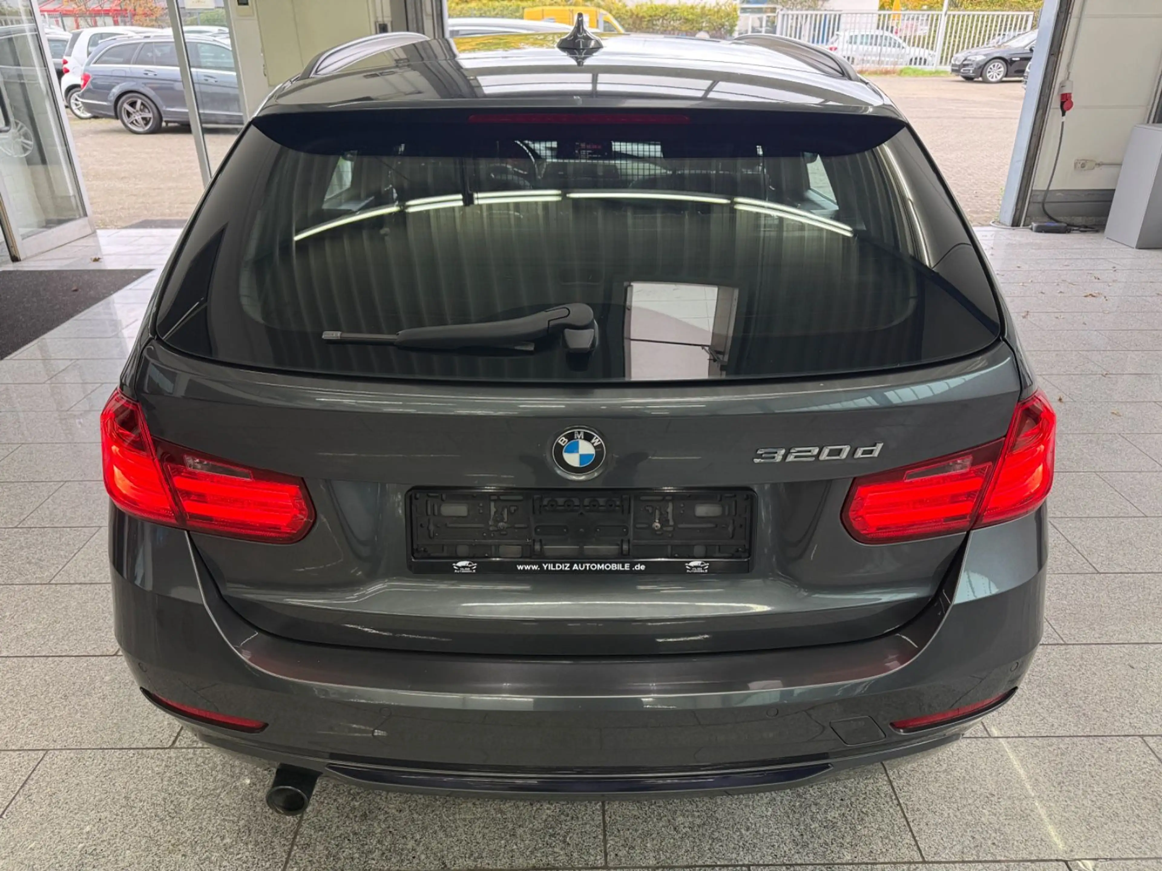 BMW 320 d*SPORT*AUTO*PANO*NAVI*CAM*HUD*BI-XN*LED*TMP — photo 8