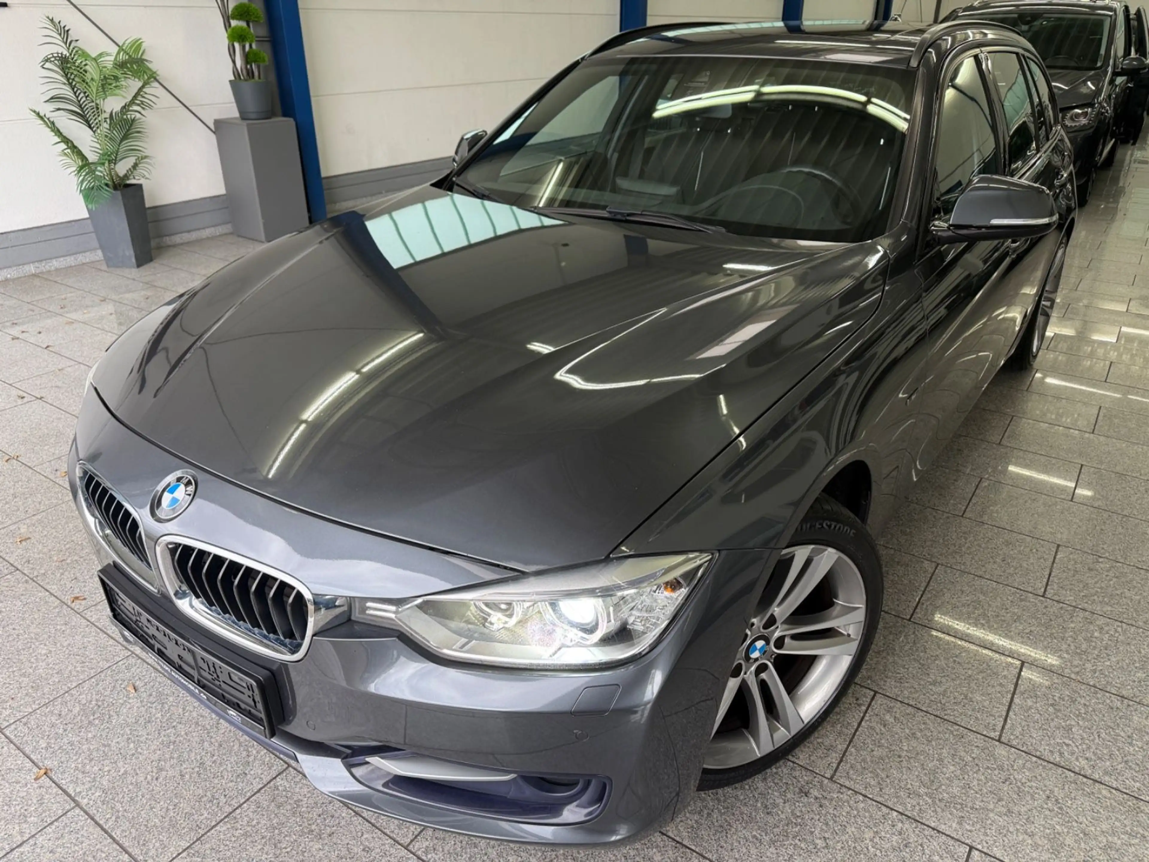 BMW 320 d*SPORT*AUTO*PANO*NAVI*CAM*HUD*BI-XN*LED*TMP