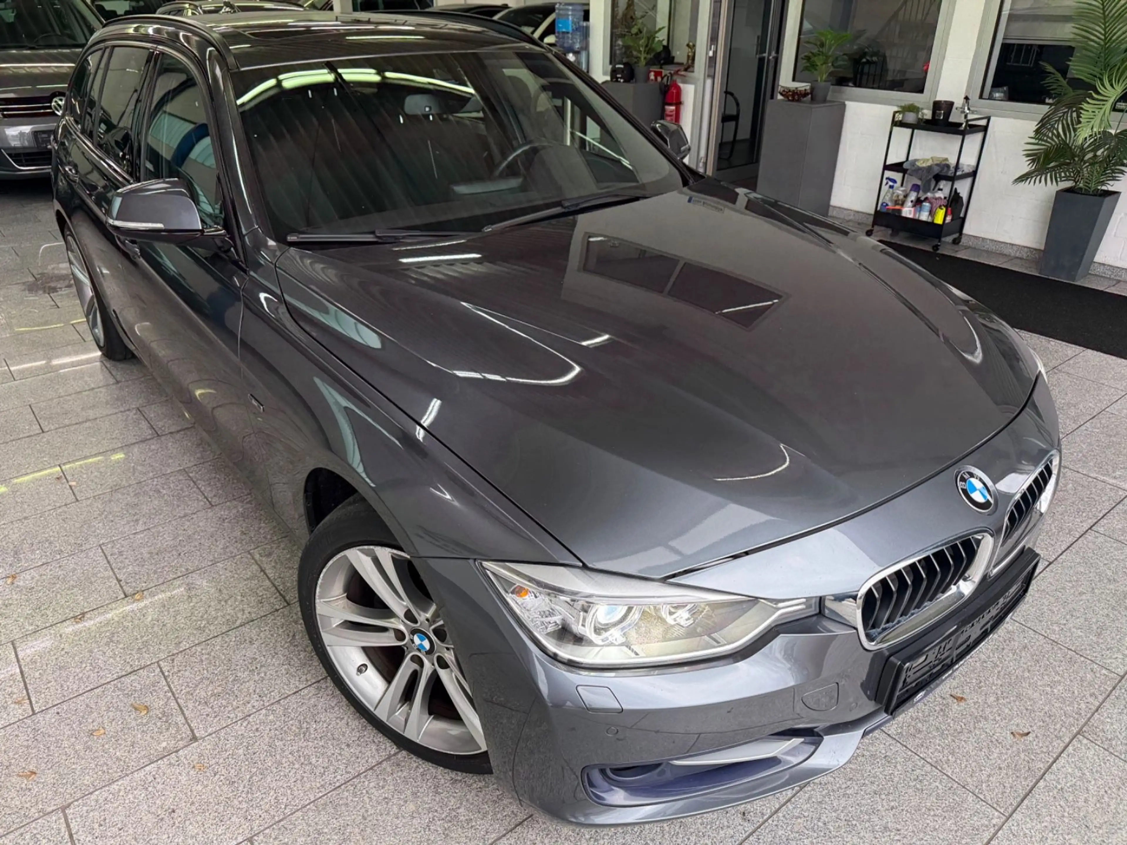 BMW 320 d*SPORT*AUTO*PANO*NAVI*CAM*HUD*BI-XN*LED*TMP — photo 4