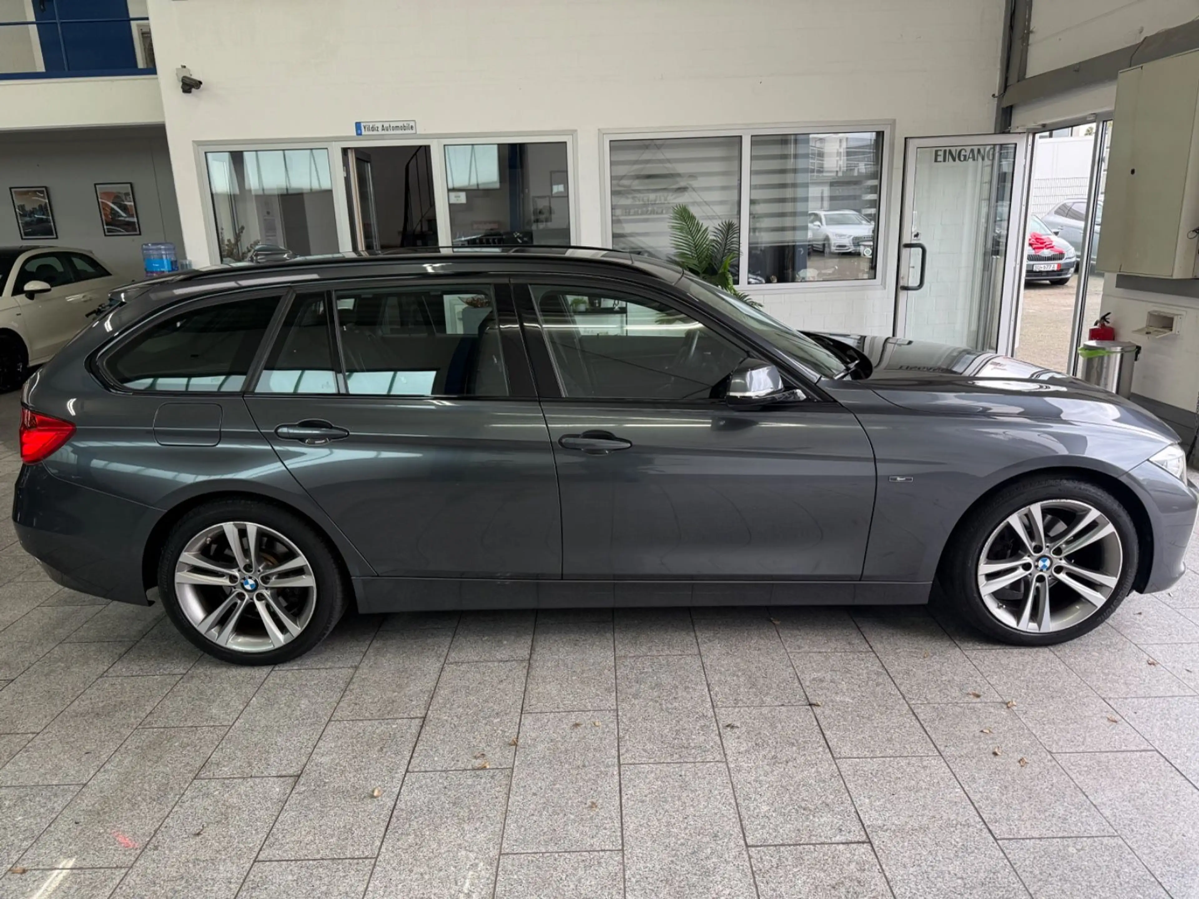 BMW 320 d*SPORT*AUTO*PANO*NAVI*CAM*HUD*BI-XN*LED*TMP — photo 6