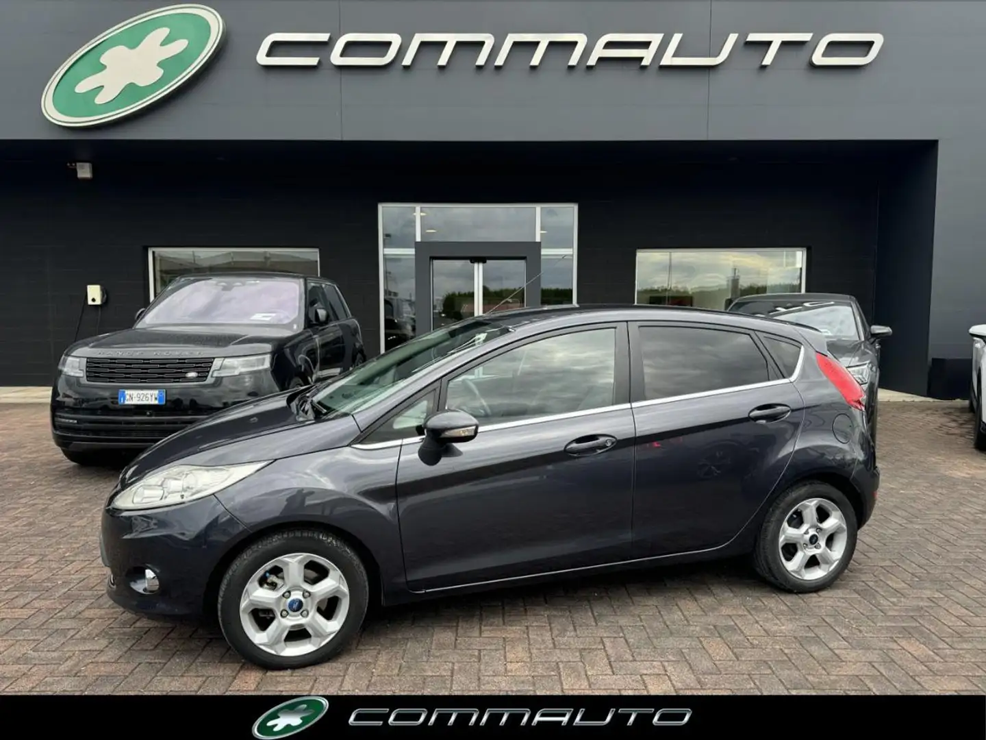 Ford Fiesta 1.2 82 CV 5 porte Titanium Grau - 1