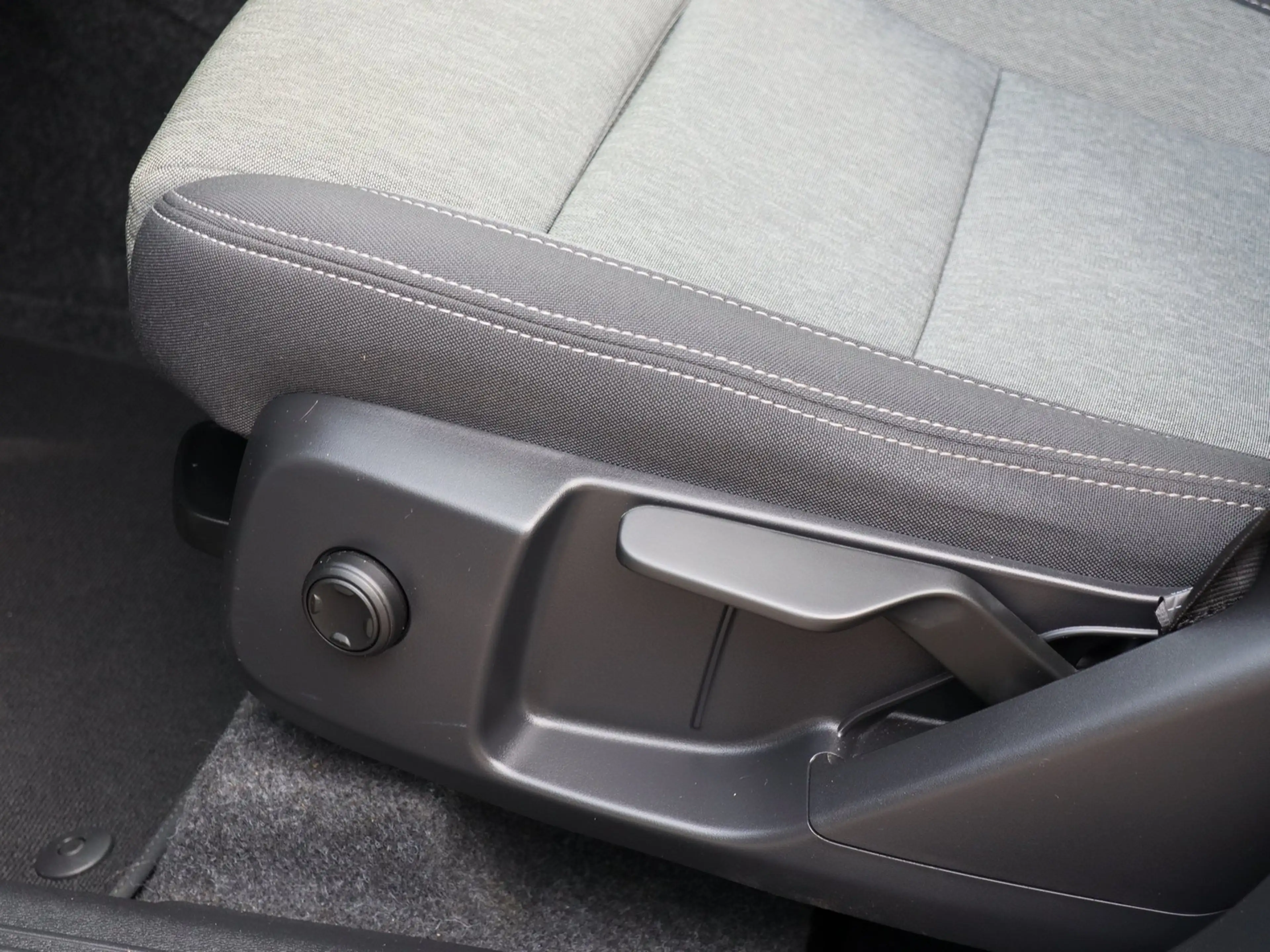 Volvo XC40 B3 Core Rückfahrkamera Winterpaket - autom. Hec... — photo 12