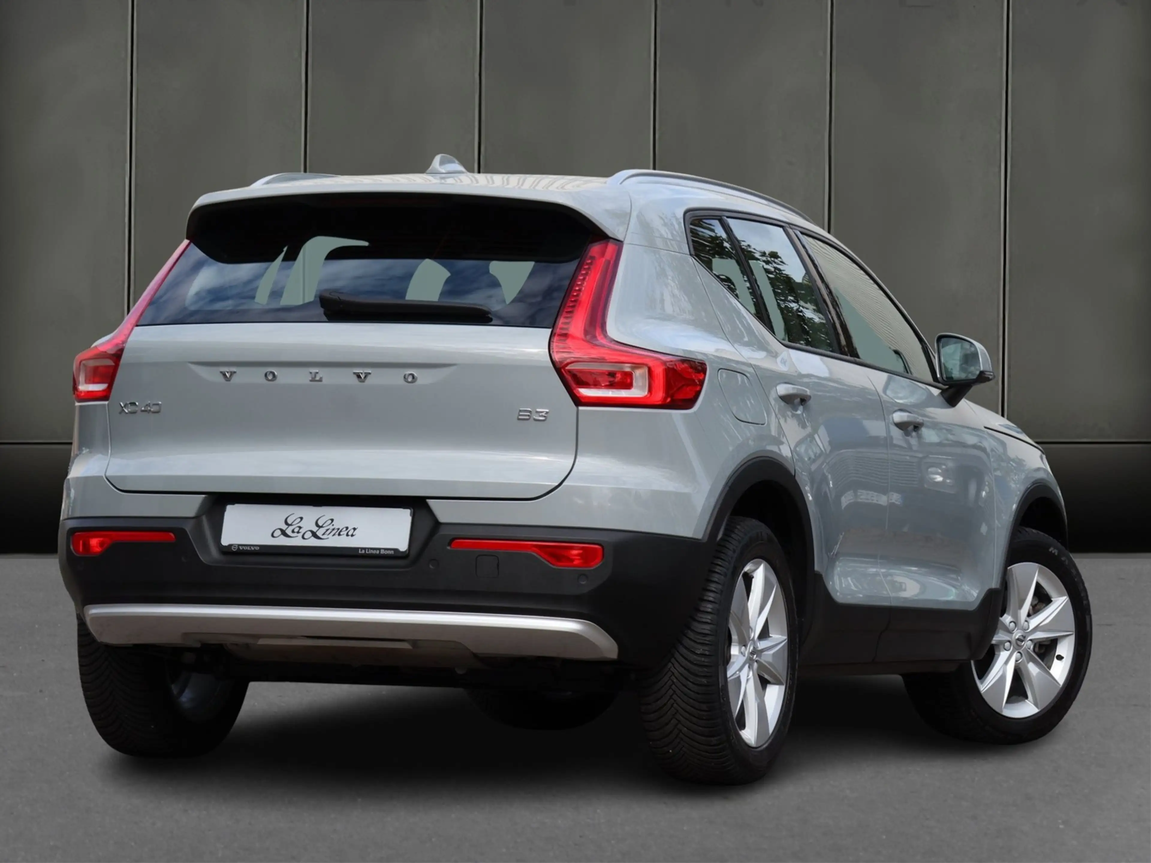 Volvo XC40 B3 Core Rückfahrkamera Winterpaket - autom. Hec... — photo 2