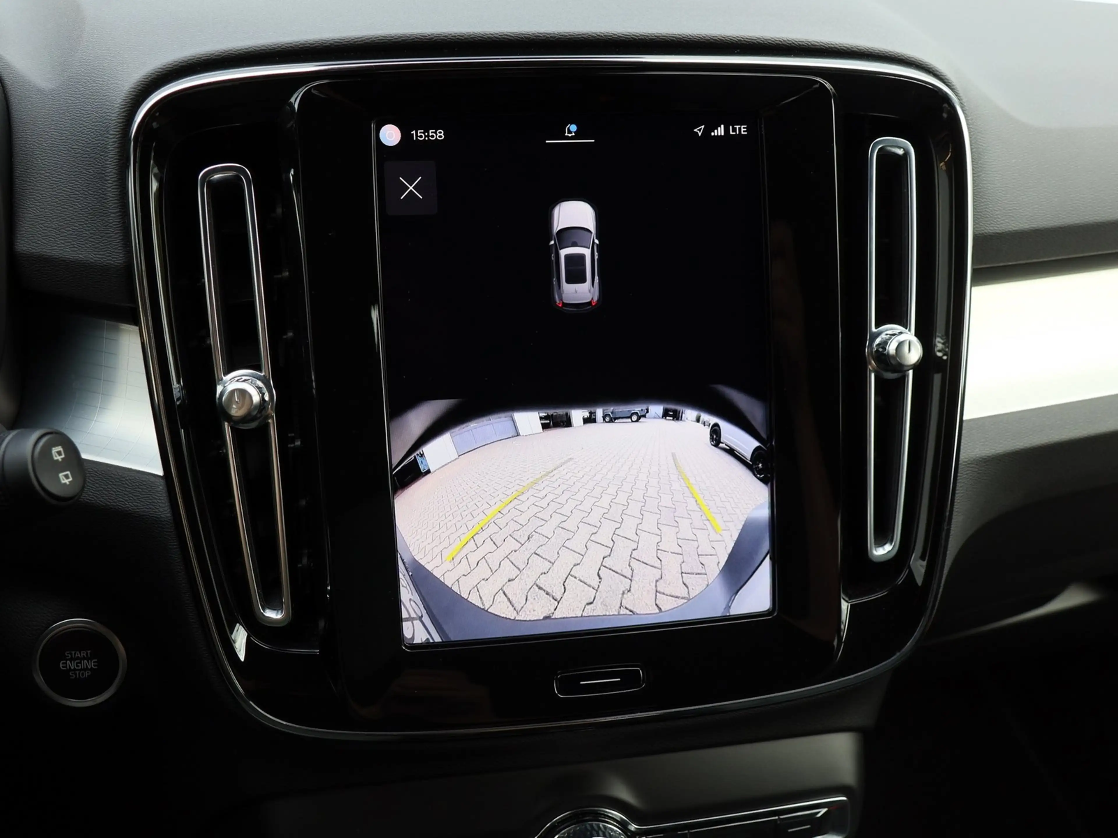 Volvo XC40 B3 Core Rückfahrkamera Winterpaket - autom. Hec... — photo 11