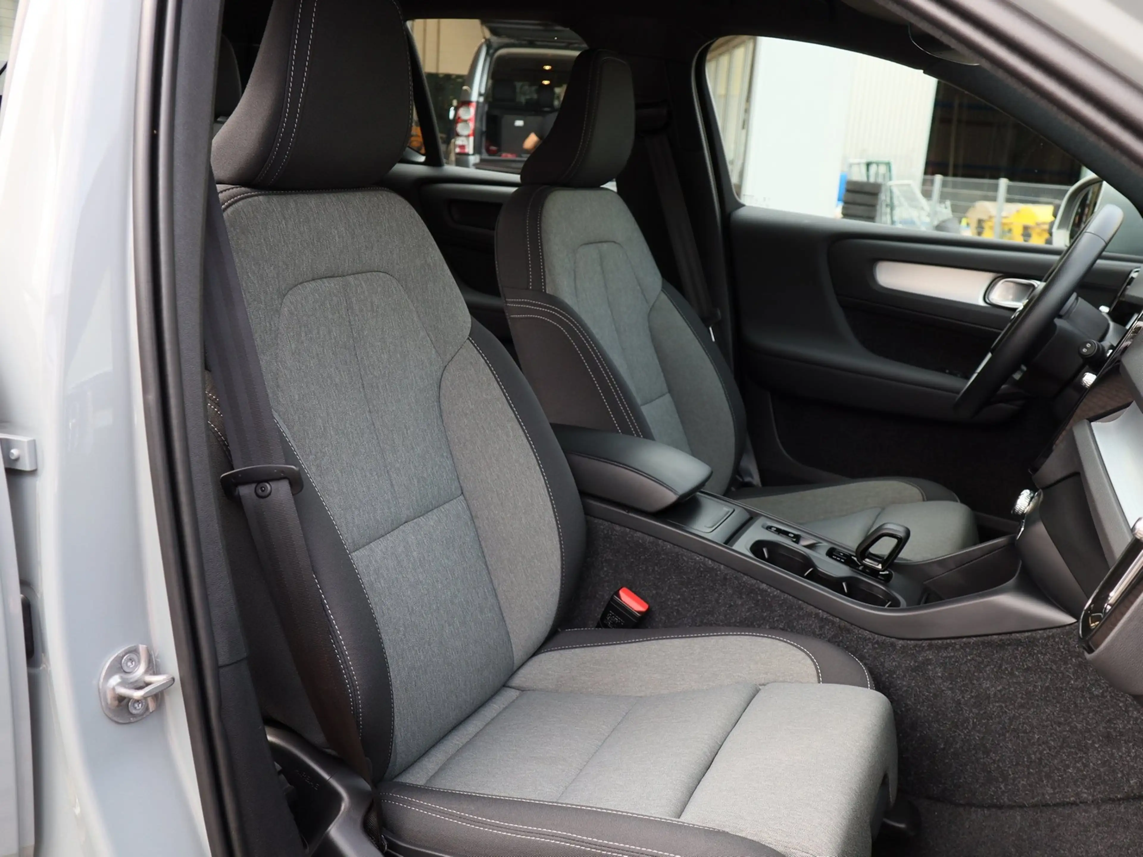 Volvo XC40 B3 Core Rückfahrkamera Winterpaket - autom. Hec... — photo 6