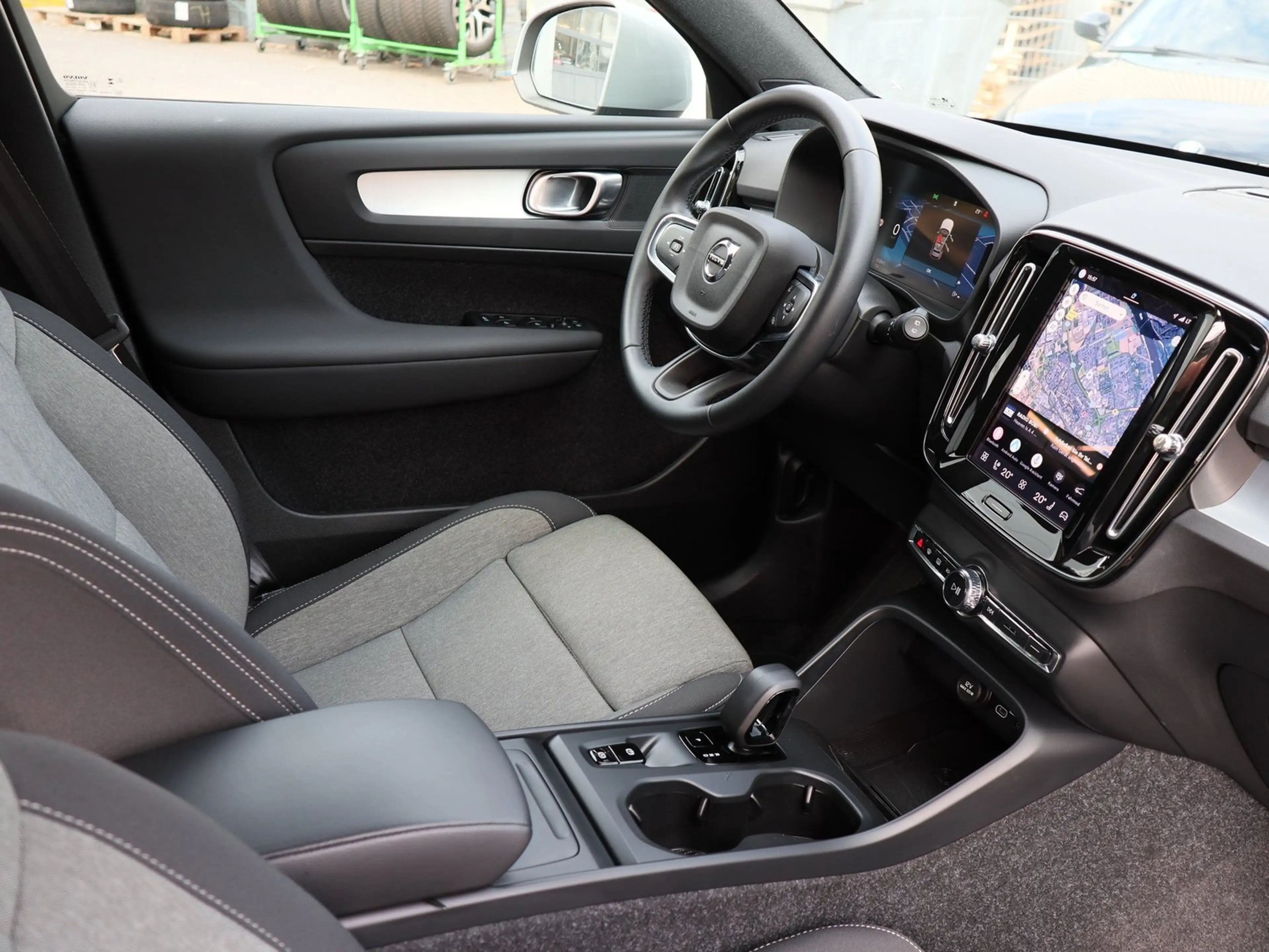Volvo XC40 B3 Core Rückfahrkamera Winterpaket - autom. Hec... — photo 3