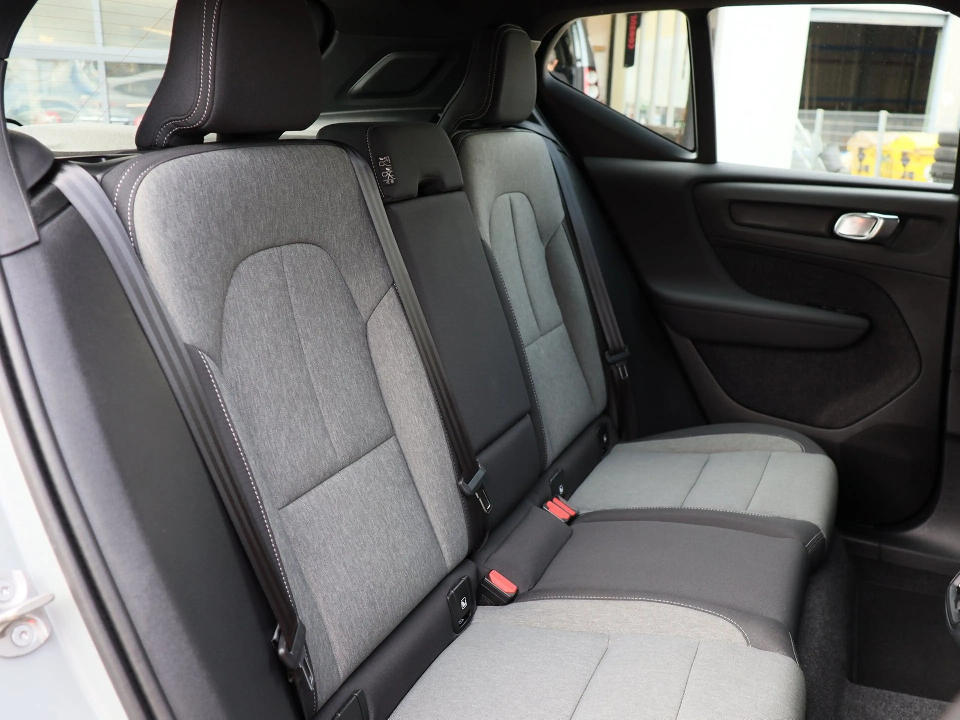 Volvo XC40 B3 Core Rückfahrkamera Winterpaket - autom. Hec... — photo 4
