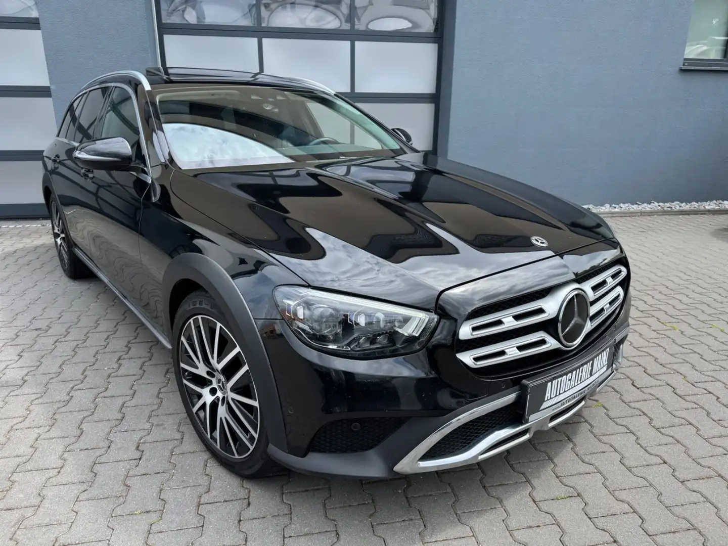 Mercedes-Benz E 220 d 4Matic All-Terrain Schwarz - 1
