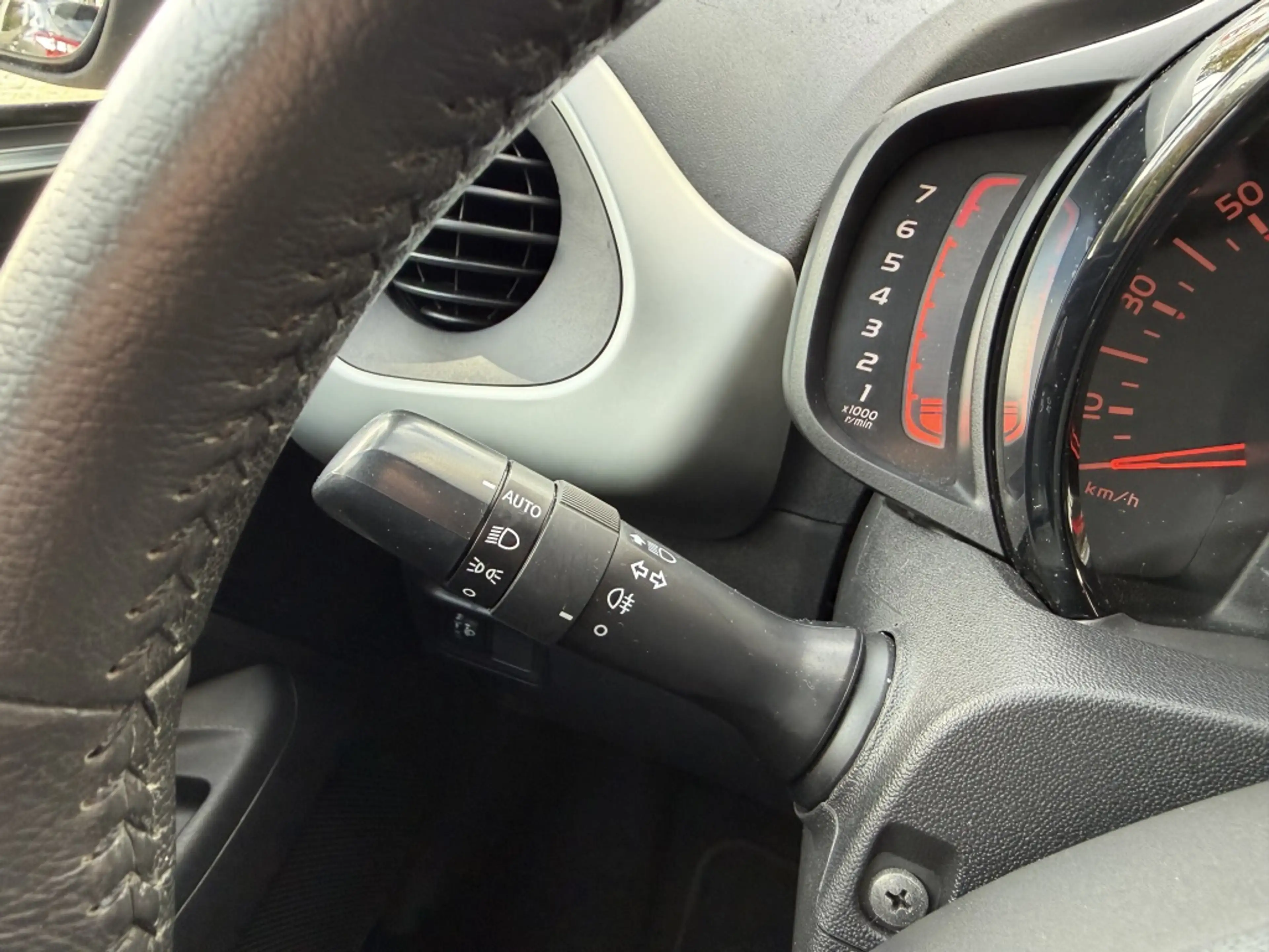 Citroen C1 1.0 VTi Automaat 5D SHINE | Leder | Camera | ECC | — photo 12
