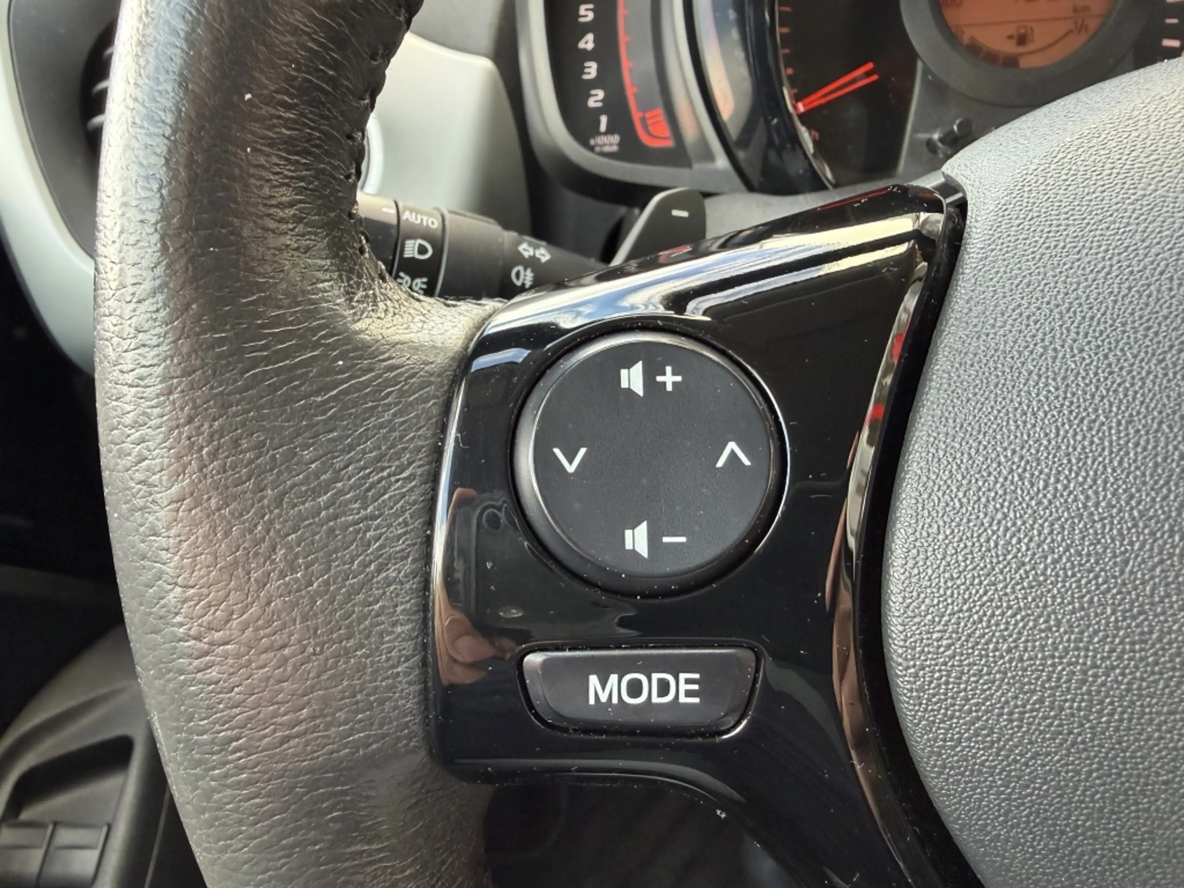 Citroen C1 1.0 VTi Automaat 5D SHINE | Leder | Camera | ECC | — photo 10