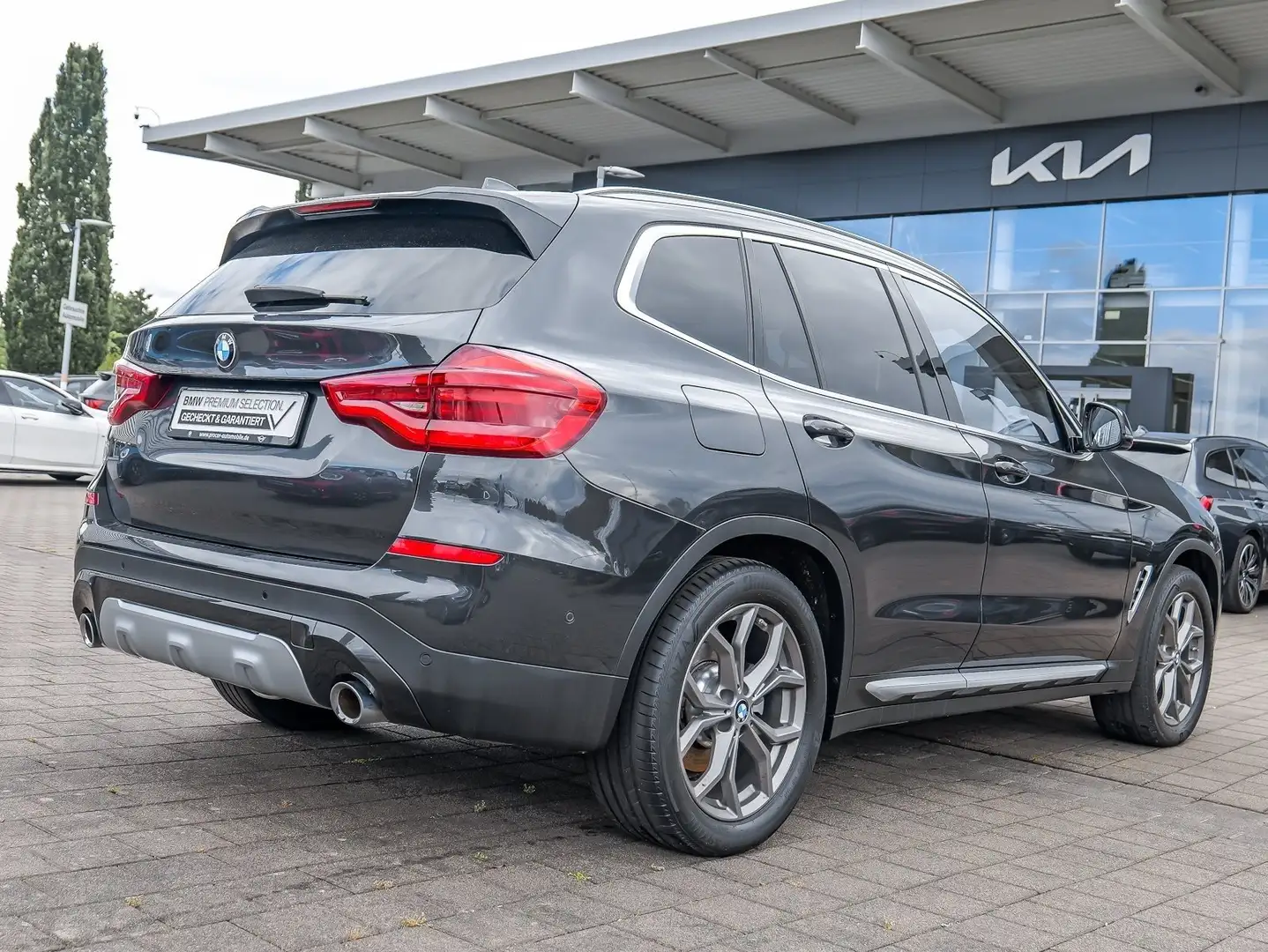 BMW X3 xDrive20d  AHK LED PDC V+H DAB Tempomat LM Gris - 2