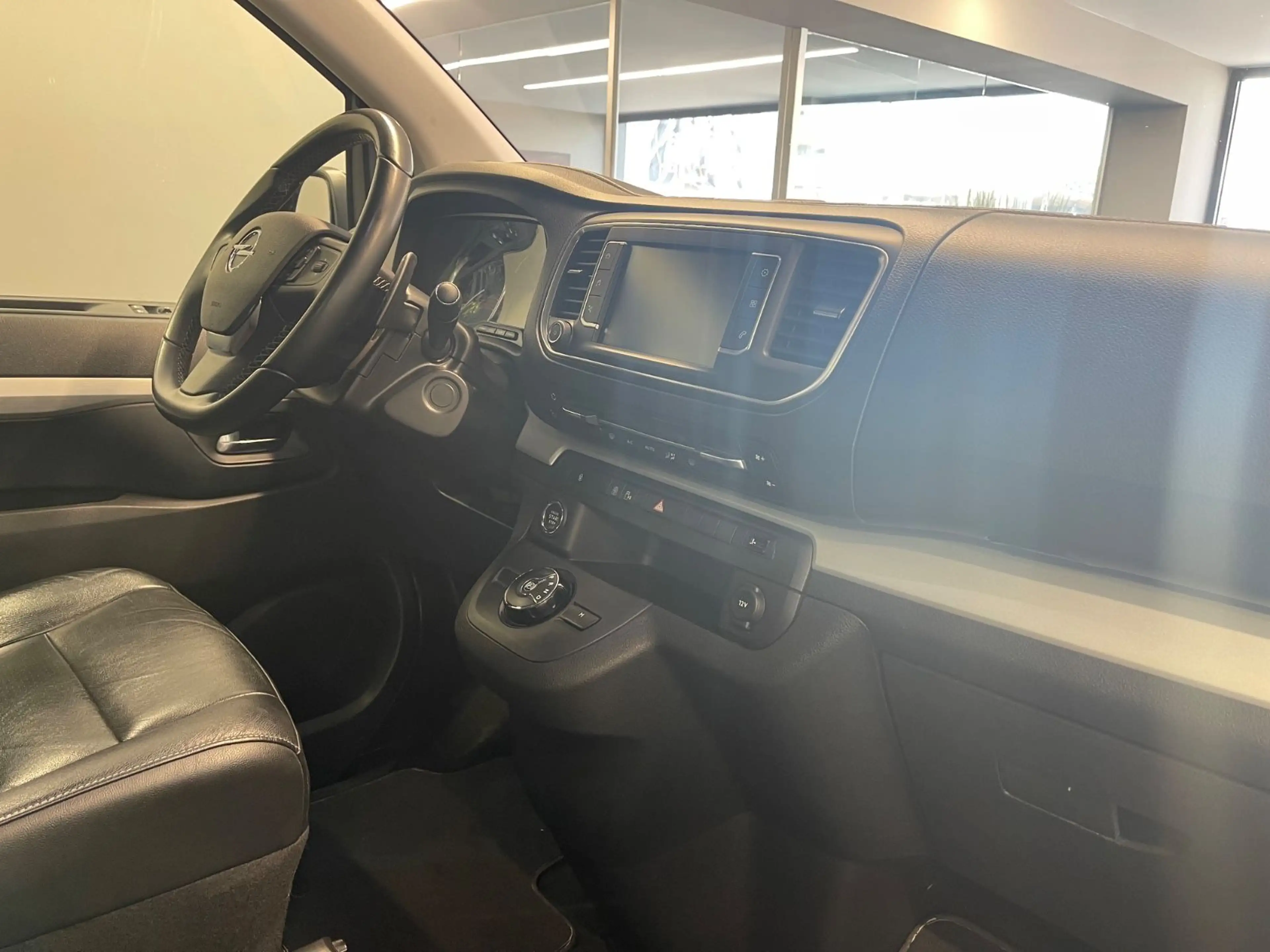 Opel Zafira Life 2.0 D Tourer L*AUT./7Sitz/AHK/Navi* — photo 12