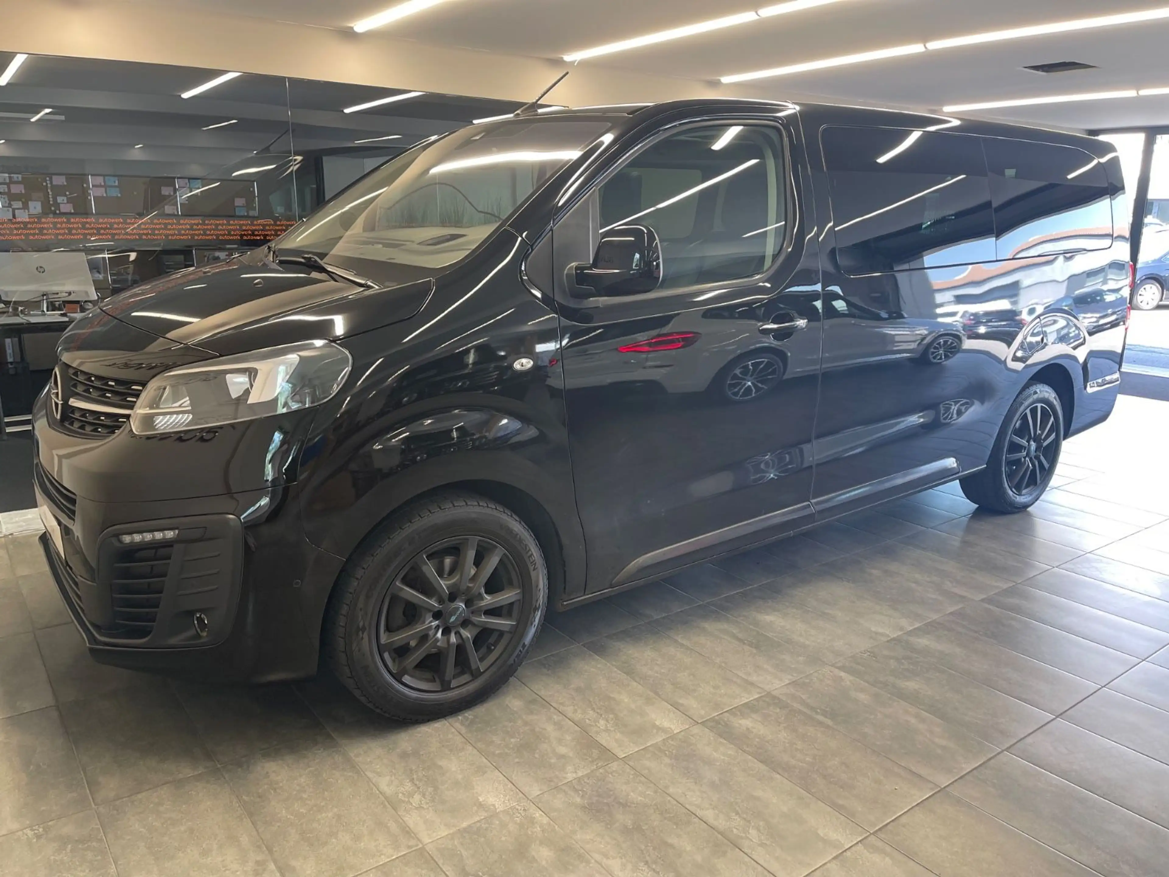 Opel Zafira Life 2.0 D Tourer L*AUT./7Sitz/AHK/Navi* — photo 9