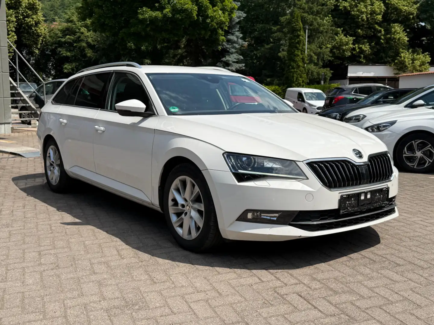 Skoda Superb 2.0 TDI DSG Premium Edit XEN+NAV+AHK+SHZ+ Weiß - 1